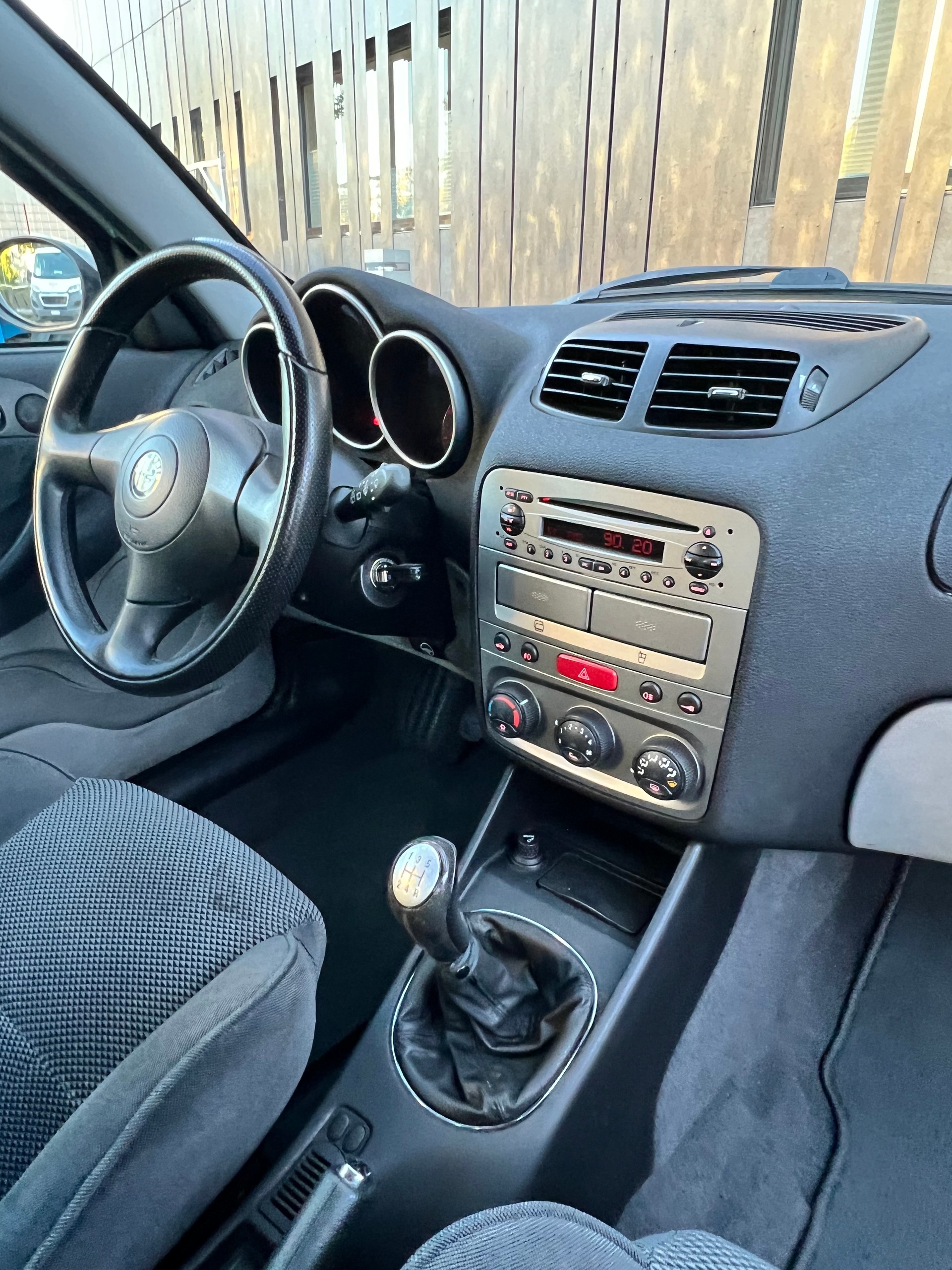 ALFA ROMEO 147 1.6 TS 16V Progression-image-15