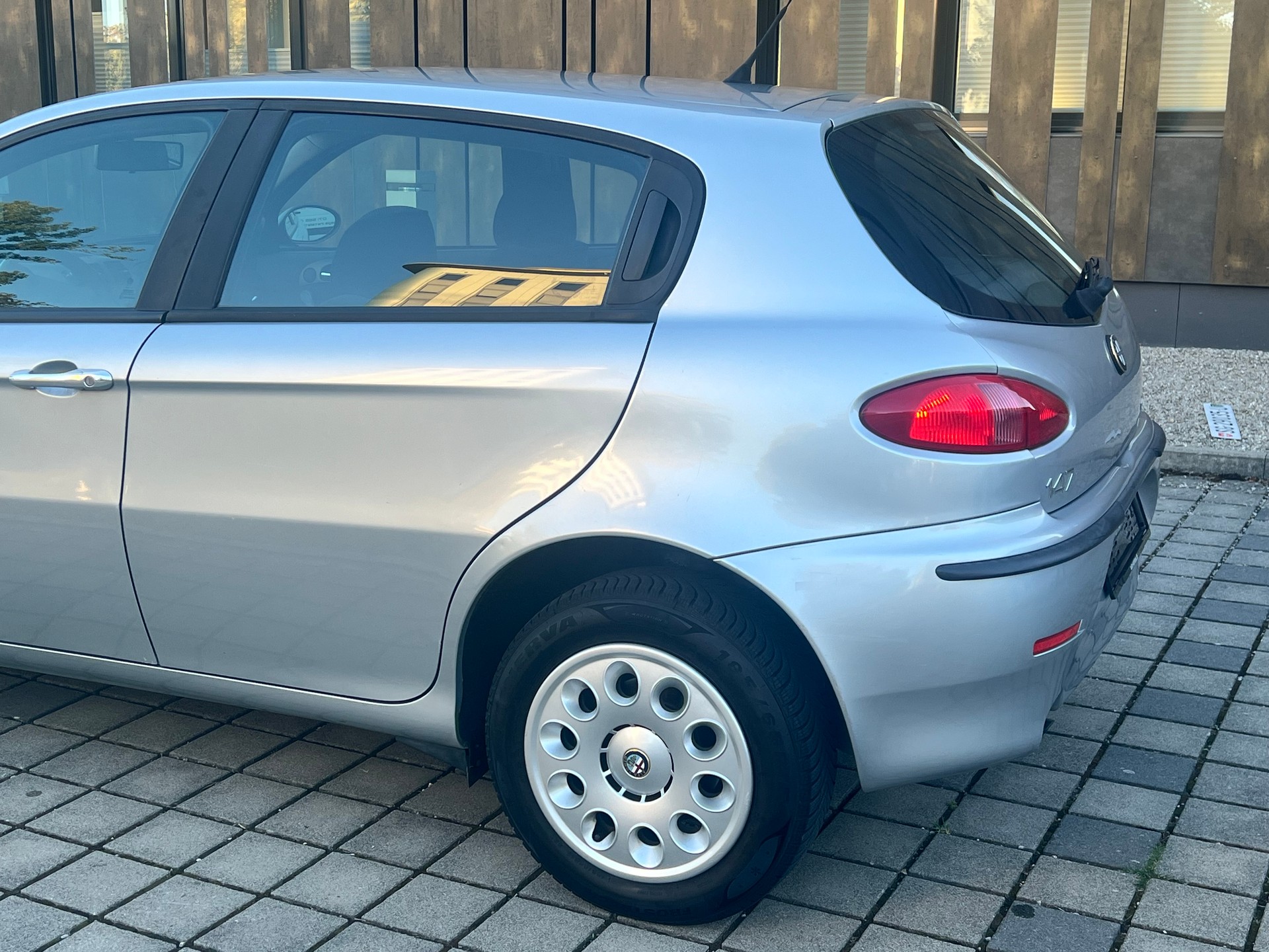 ALFA ROMEO 147 1.6 TS 16V Progression-image-5
