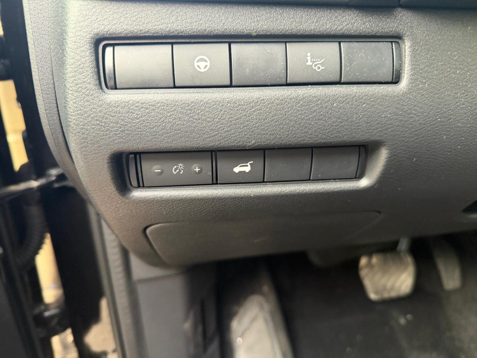 NISSAN Qashqai 1.5 VC-T e-Power Acenta-image-12