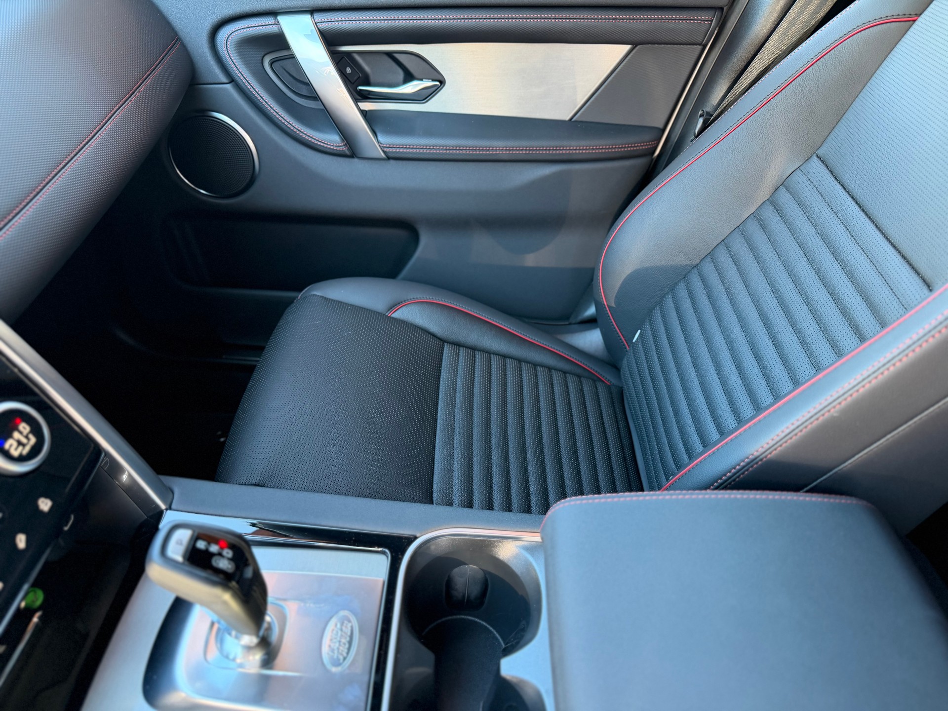 LAND ROVER Discovery Sport P200 2.0 Si4 MHEV S AT9-image-14