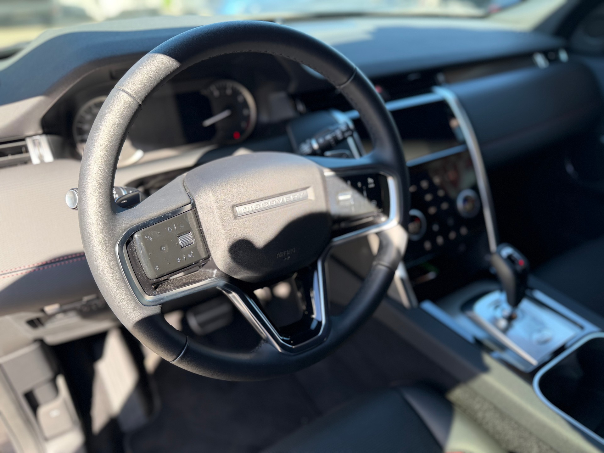 LAND ROVER Discovery Sport P200 2.0 Si4 MHEV S AT9-image-12