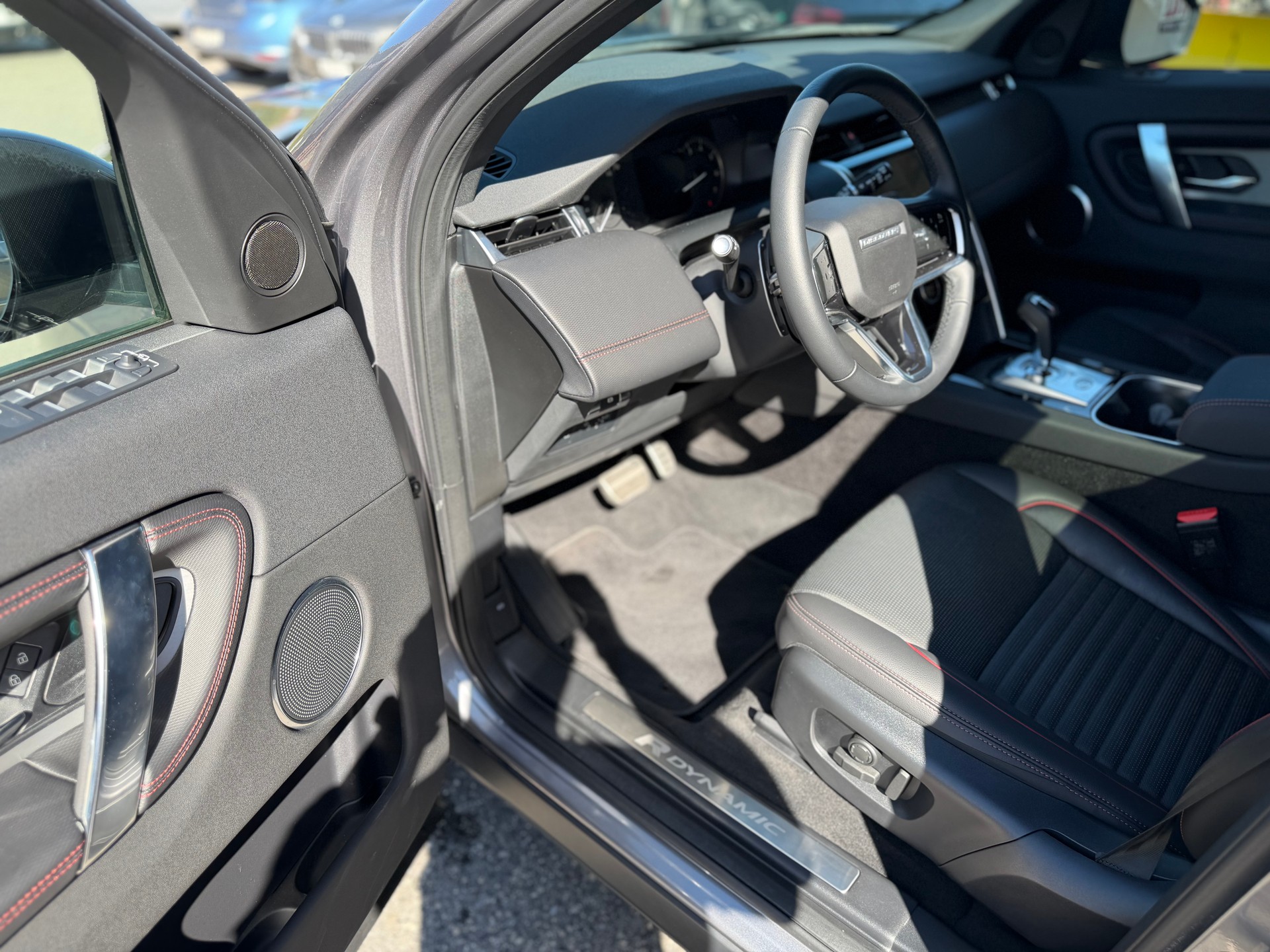 LAND ROVER Discovery Sport P200 2.0 Si4 MHEV S AT9-image-9