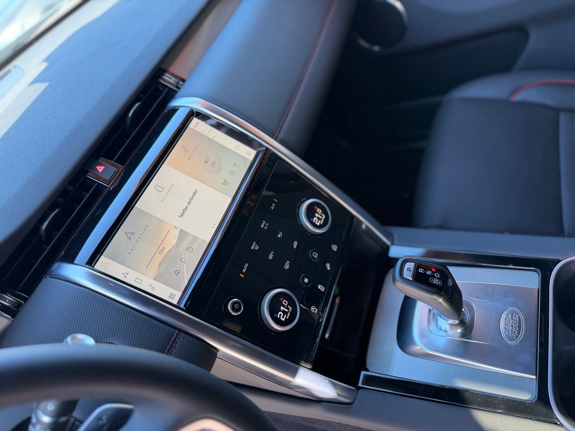 LAND ROVER Discovery Sport P200 2.0 Si4 MHEV S AT9-image-13