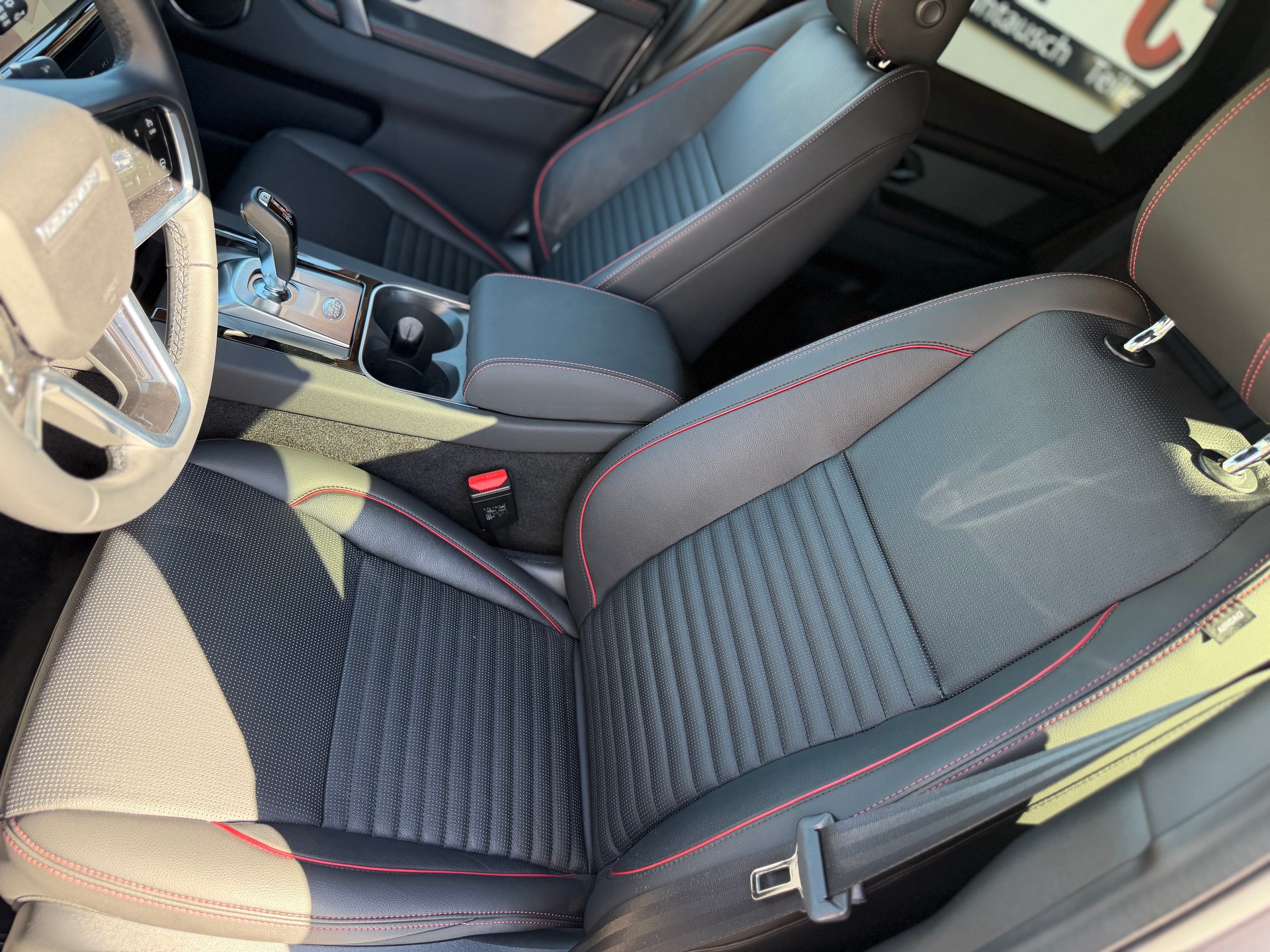 LAND ROVER Discovery Sport P200 2.0 Si4 MHEV S AT9-image-15
