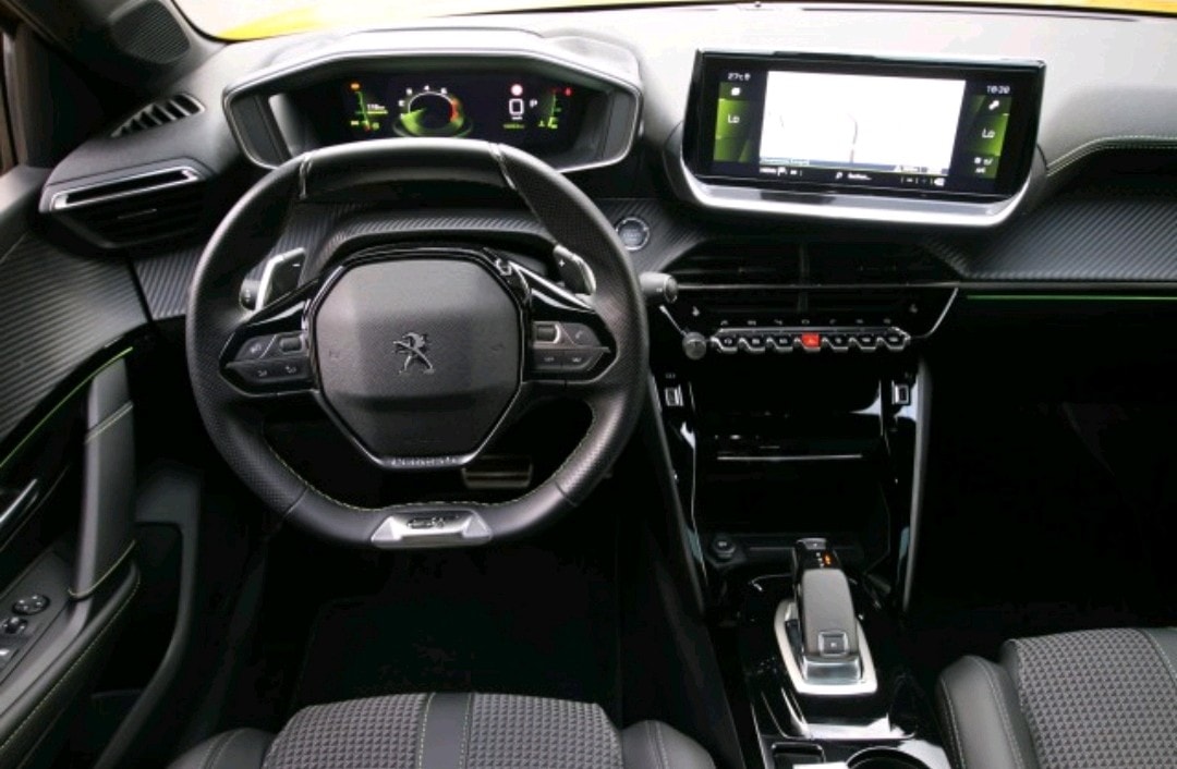 PEUGEOT 1.2 PureTech 130 GT Line-image-5