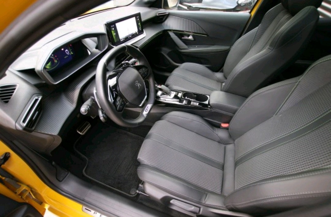 PEUGEOT 1.2 PureTech 130 GT Line-image-7