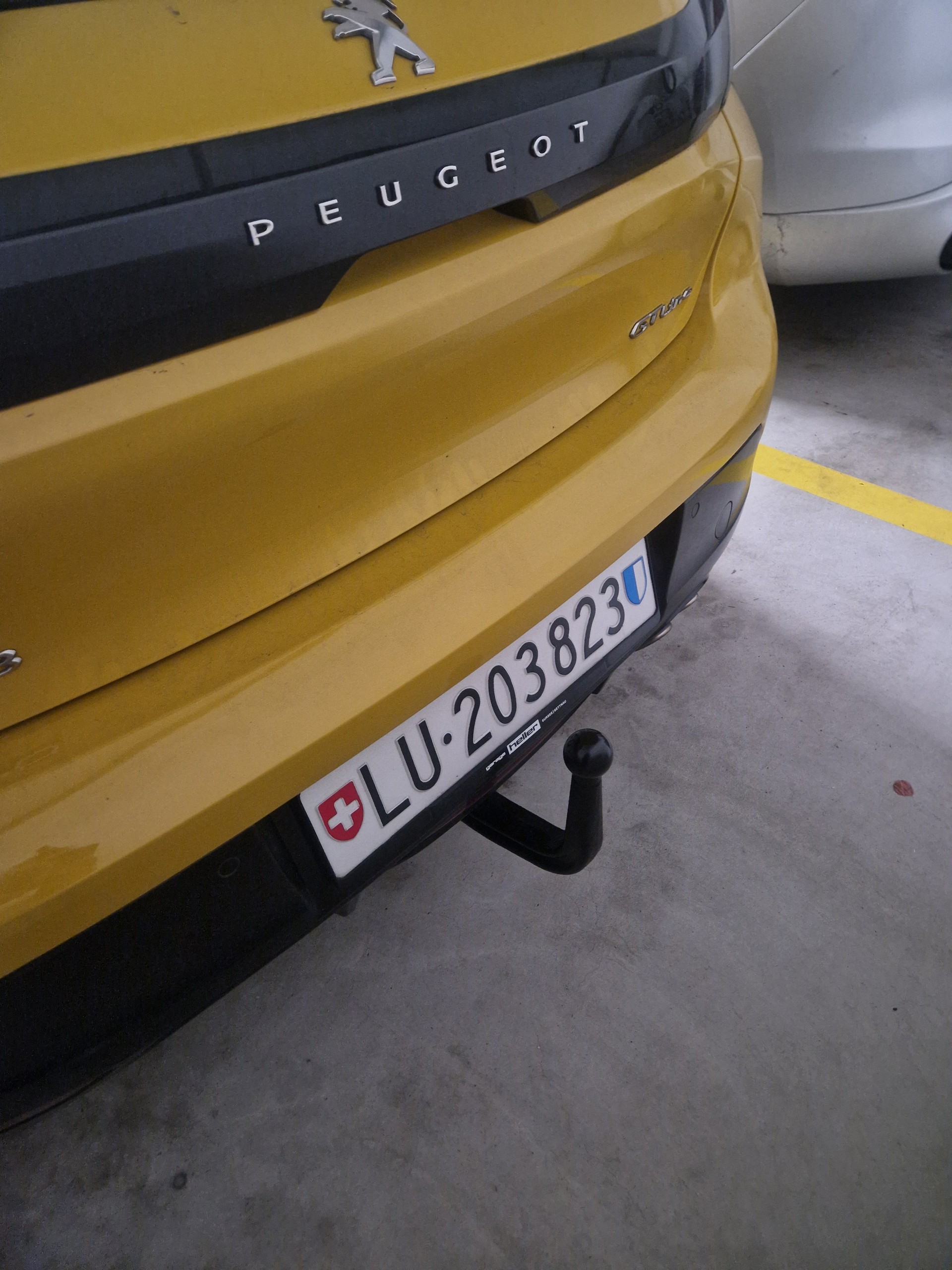 PEUGEOT 1.2 PureTech 130 GT Line-image-3