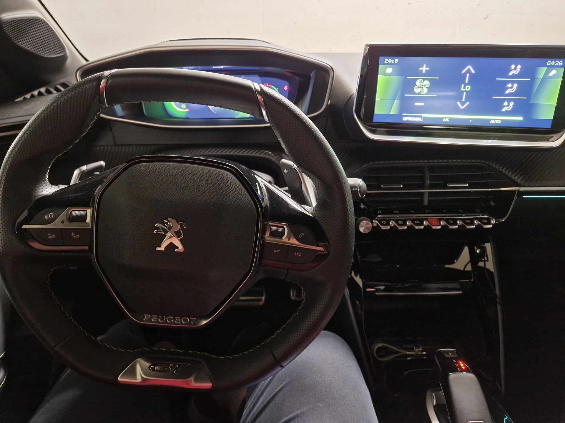 PEUGEOT 1.2 PureTech 130 GT Line-image-6