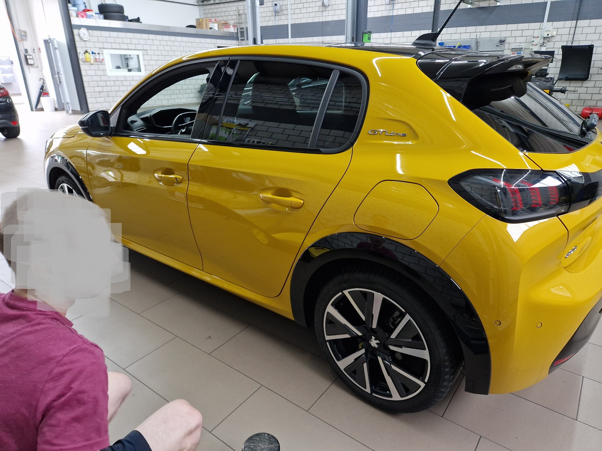 PEUGEOT 1.2 PureTech 130 GT Line-image-1
