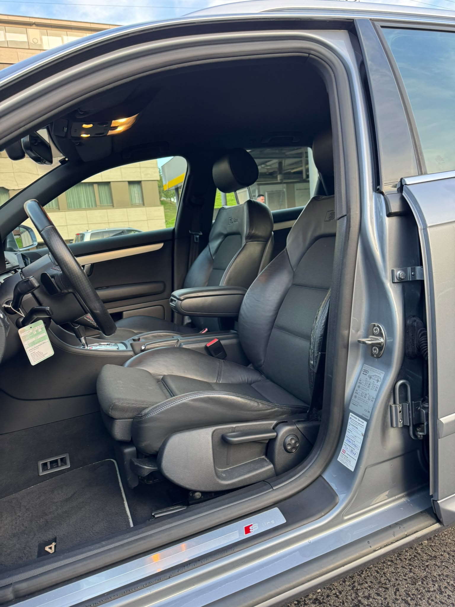 AUDI A4 Avant 3.0 V6 TDI quattro-image-9