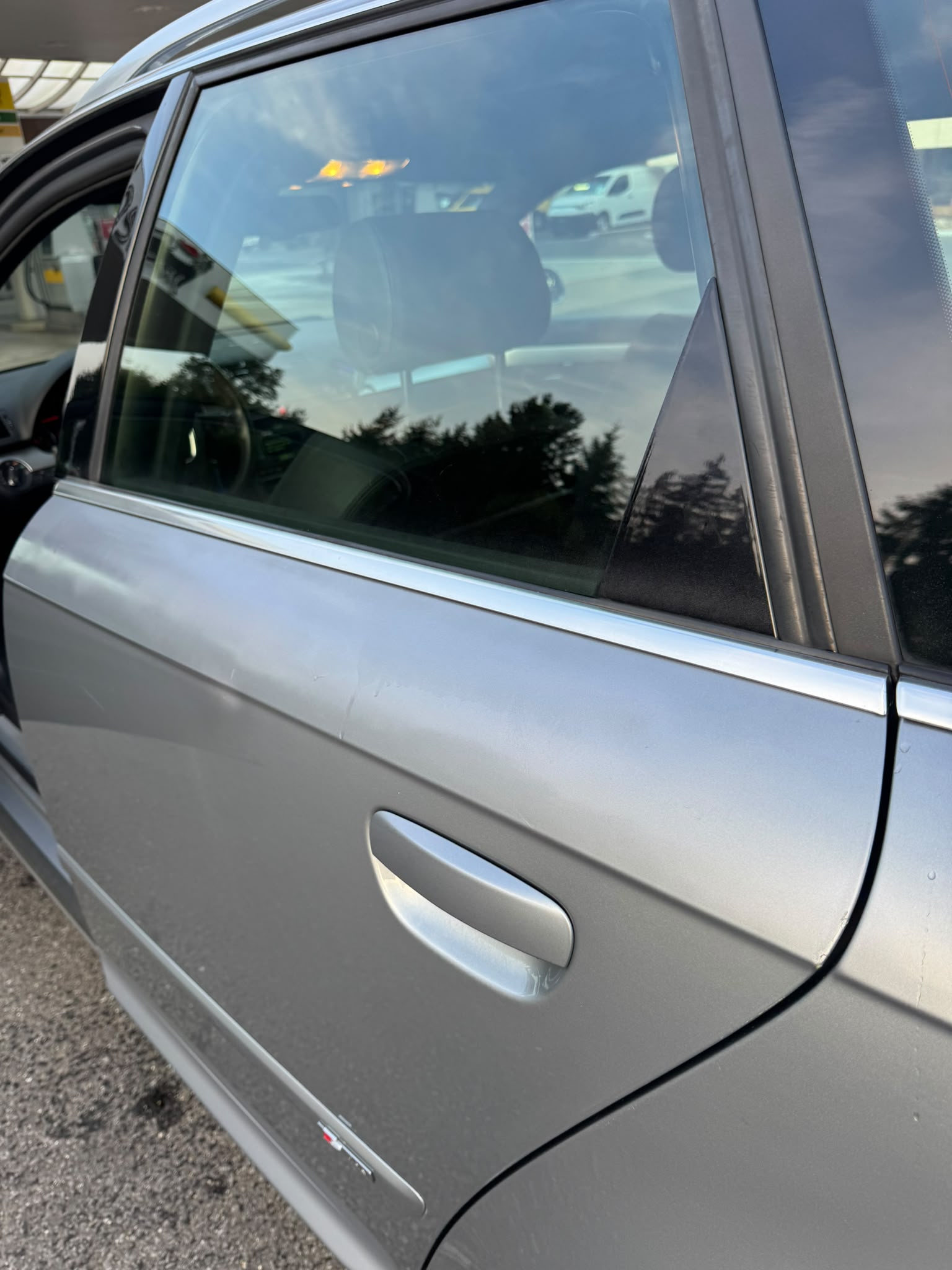AUDI A4 Avant 3.0 V6 TDI quattro-image-16