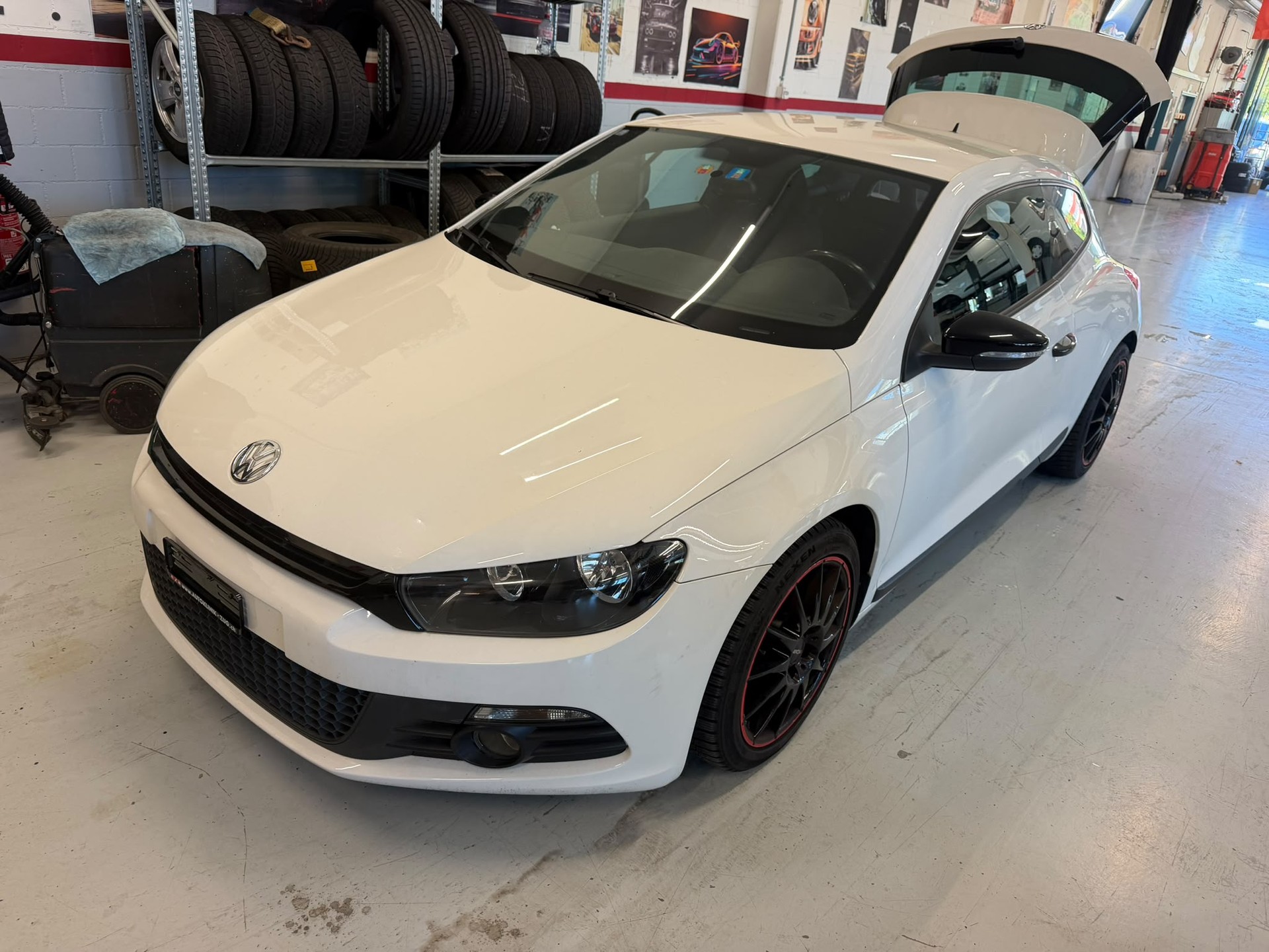 VW Scirocco 2.0 TSI-showroom-element-2