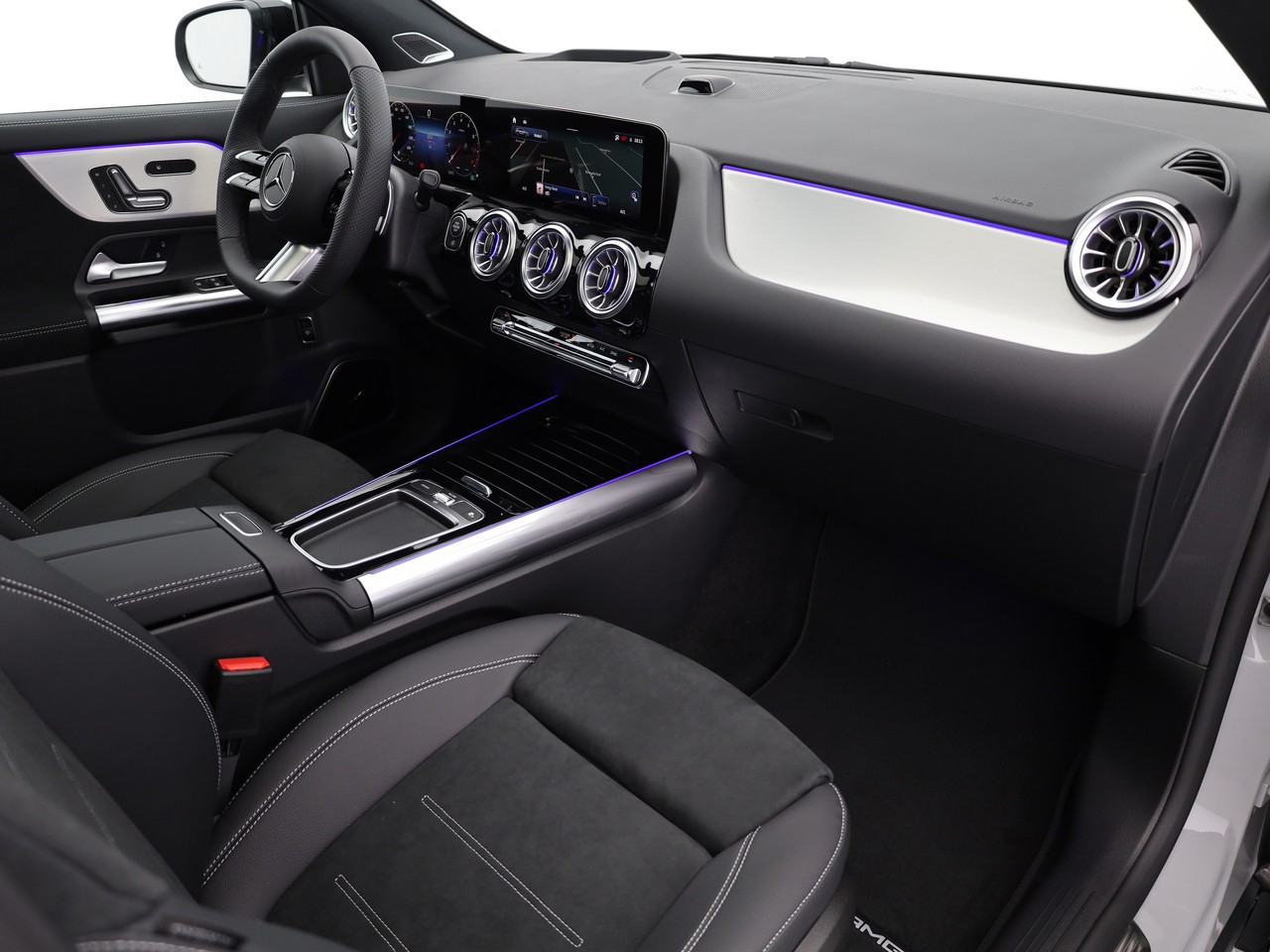 MERCEDES-BENZ GLA 200 7G-DCT-image-8