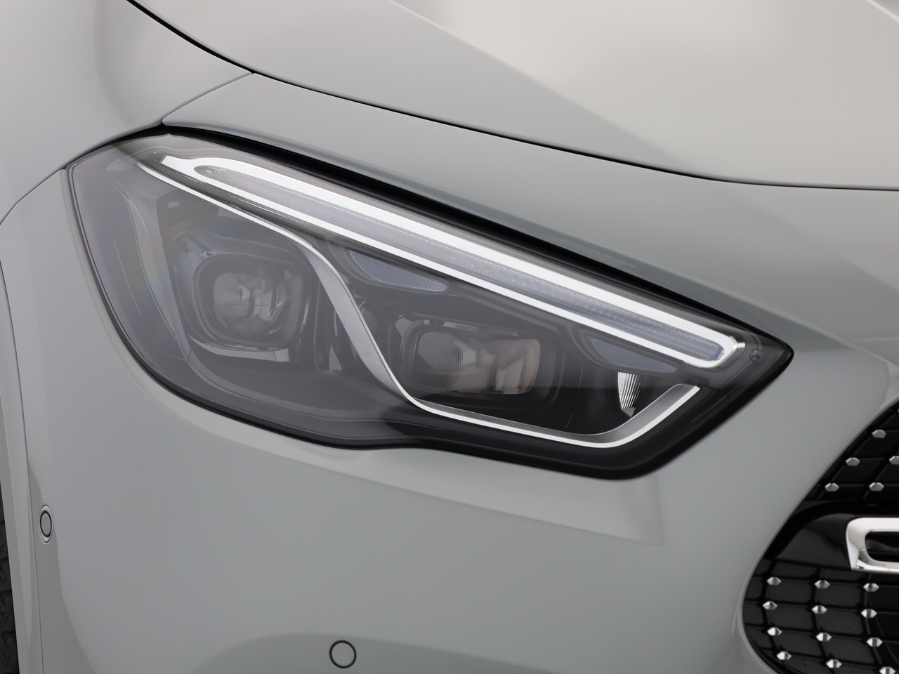 MERCEDES-BENZ GLA 200 7G-DCT-image-18