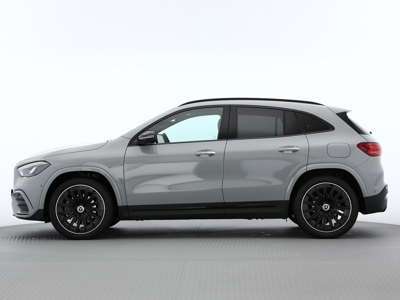 MERCEDES-BENZ GLA 200 7G-DCT-image-2