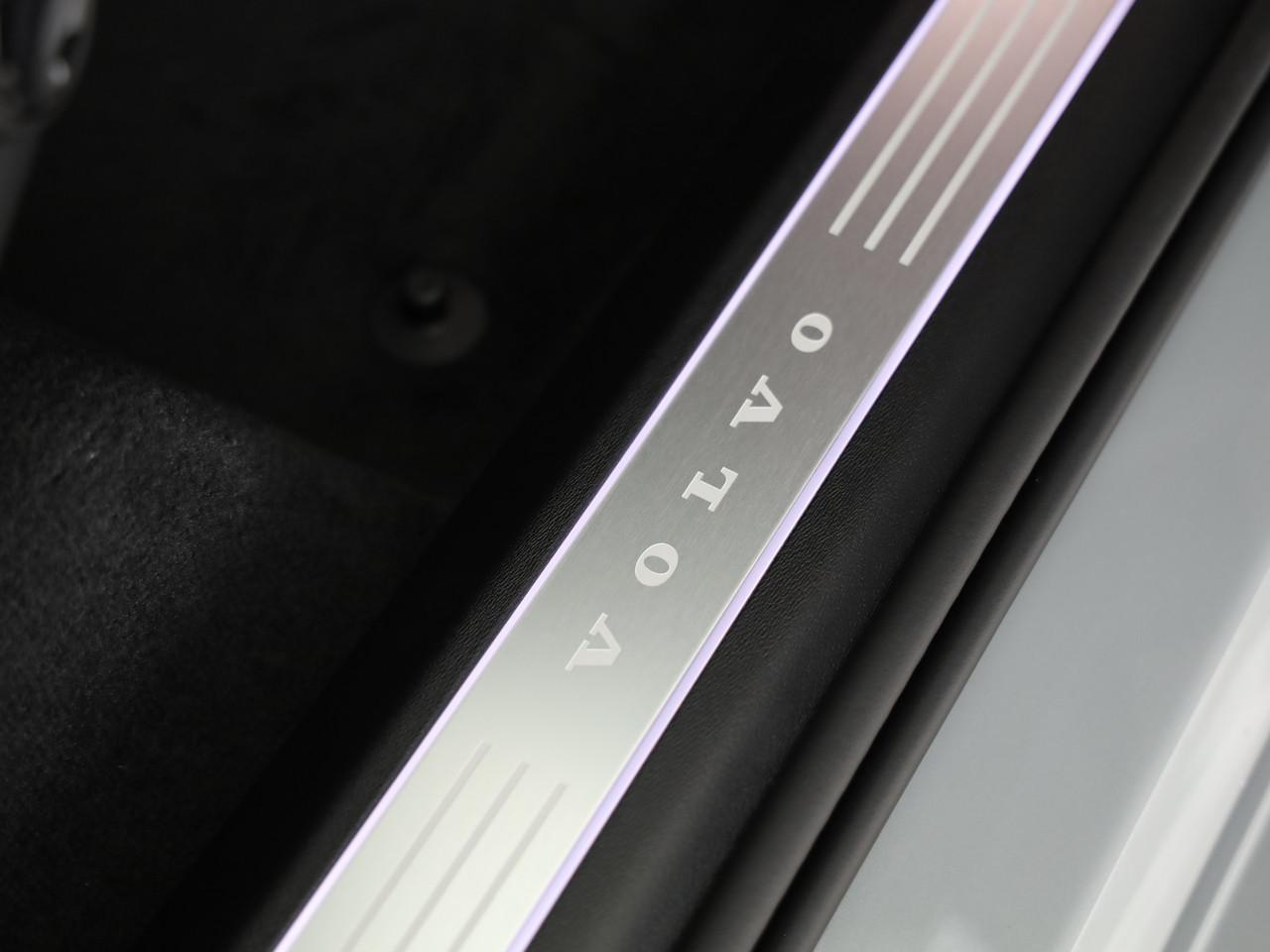 VOLVO XC90 2.0 T8 TE Black Edition AWD-image-18