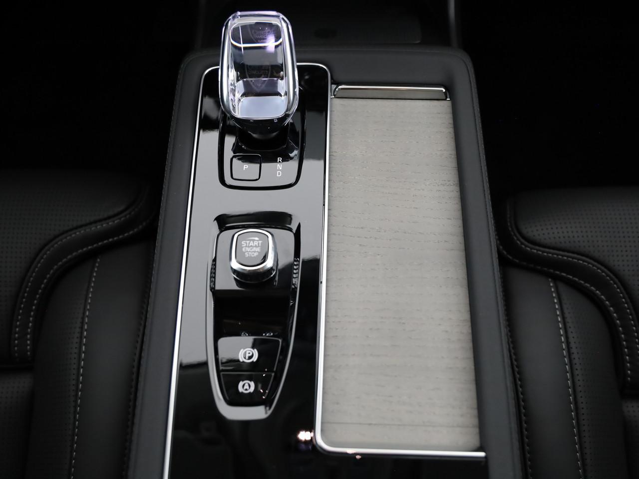 VOLVO XC90 2.0 T8 TE Black Edition AWD-image-15