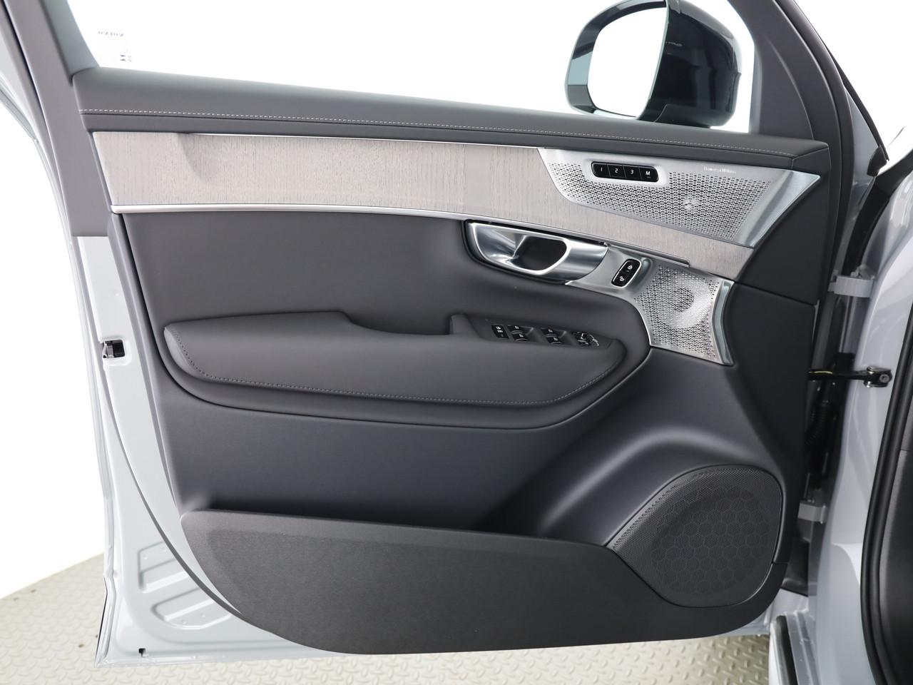 VOLVO XC90 2.0 T8 TE Black Edition AWD-image-16