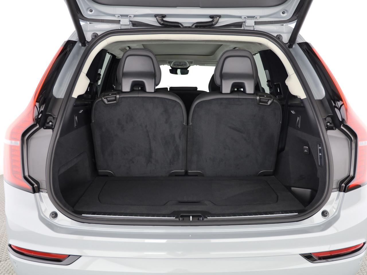 VOLVO XC90 2.0 T8 TE Black Edition AWD-image-12