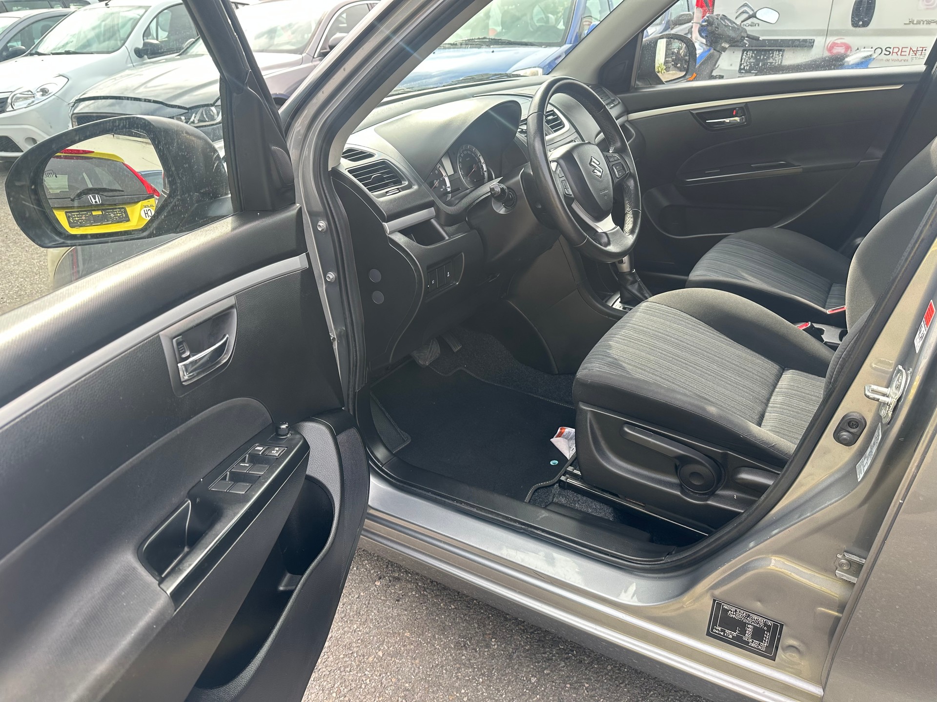 SUZUKI Swift 1.2i 16V Compact+ Automatic-image-6
