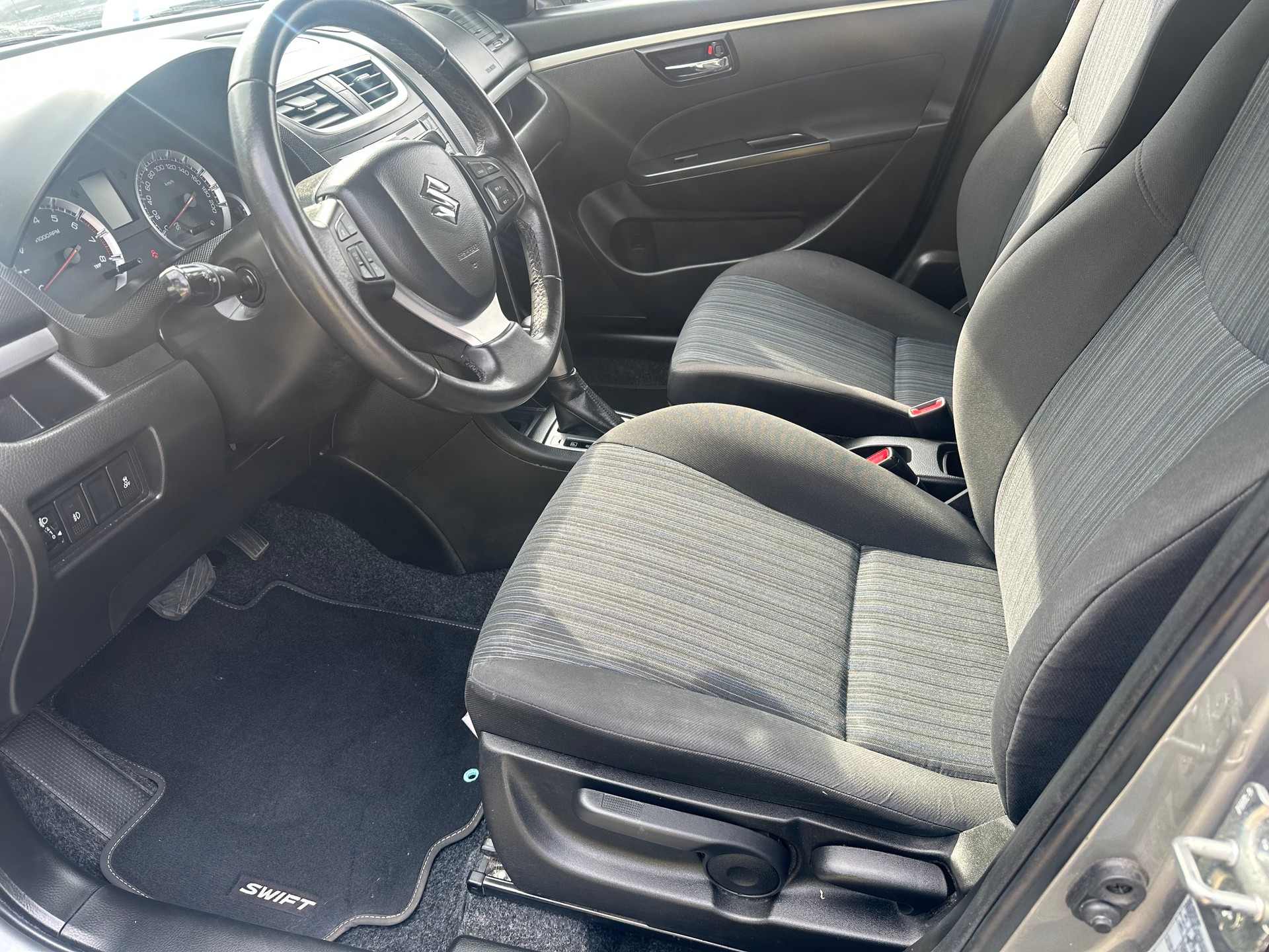 SUZUKI Swift 1.2i 16V Compact+ Automatic-image-5