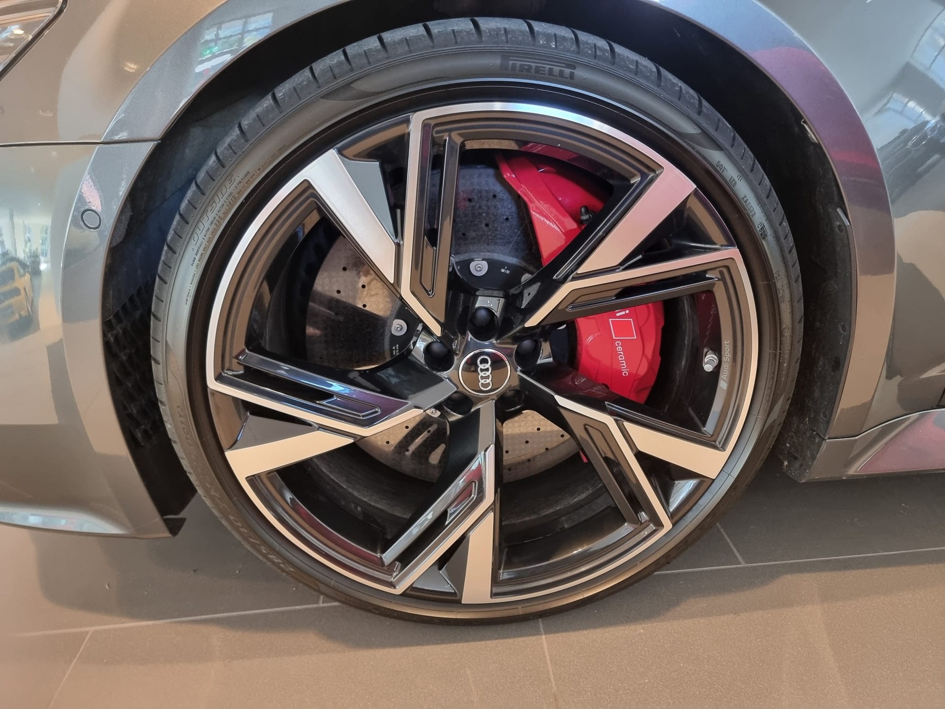 AUDI RS6 Avant 4.0 TFSI V8 quattro-image-5