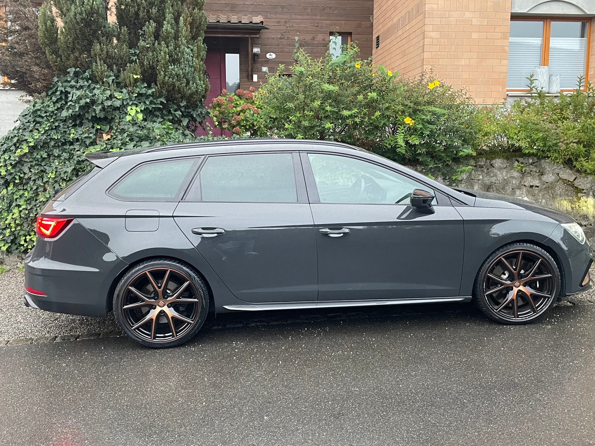 SEAT 2.0 TSI 300 Cupra R 4Drive DSG-image-0