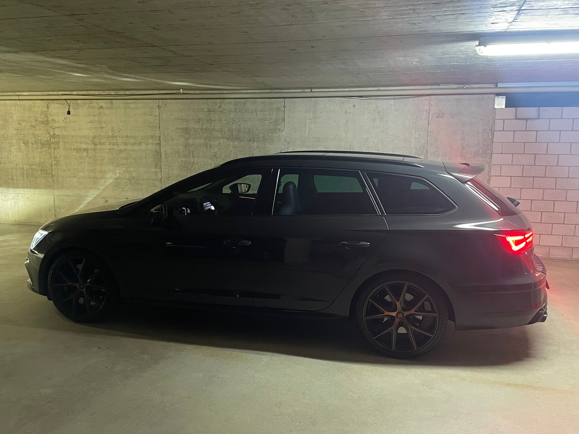 SEAT 2.0 TSI 300 Cupra R 4Drive DSG-image-6