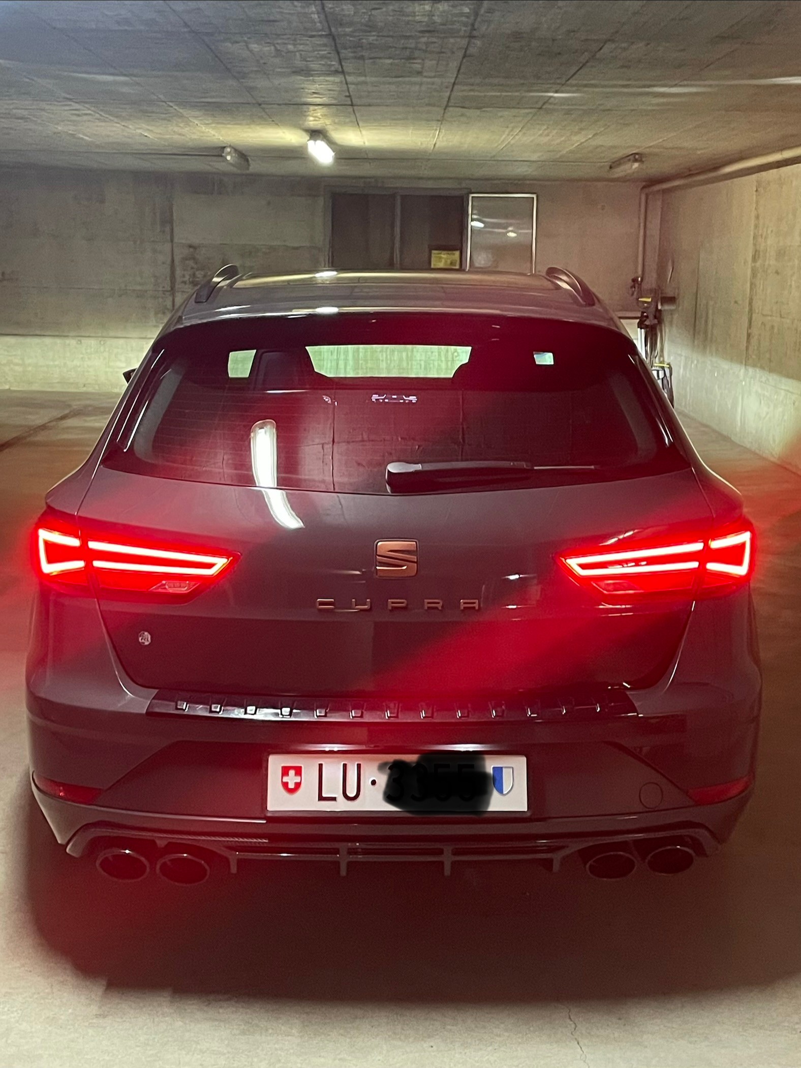 SEAT 2.0 TSI 300 Cupra R 4Drive DSG-image-9