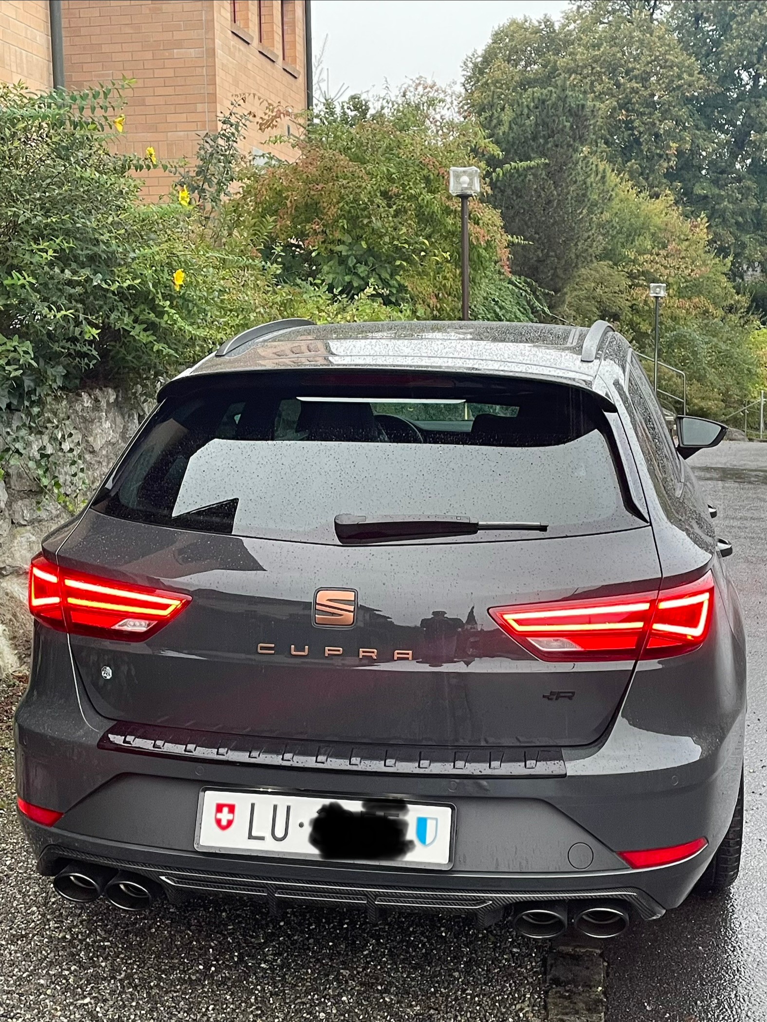 SEAT 2.0 TSI 300 Cupra R 4Drive DSG-image-1