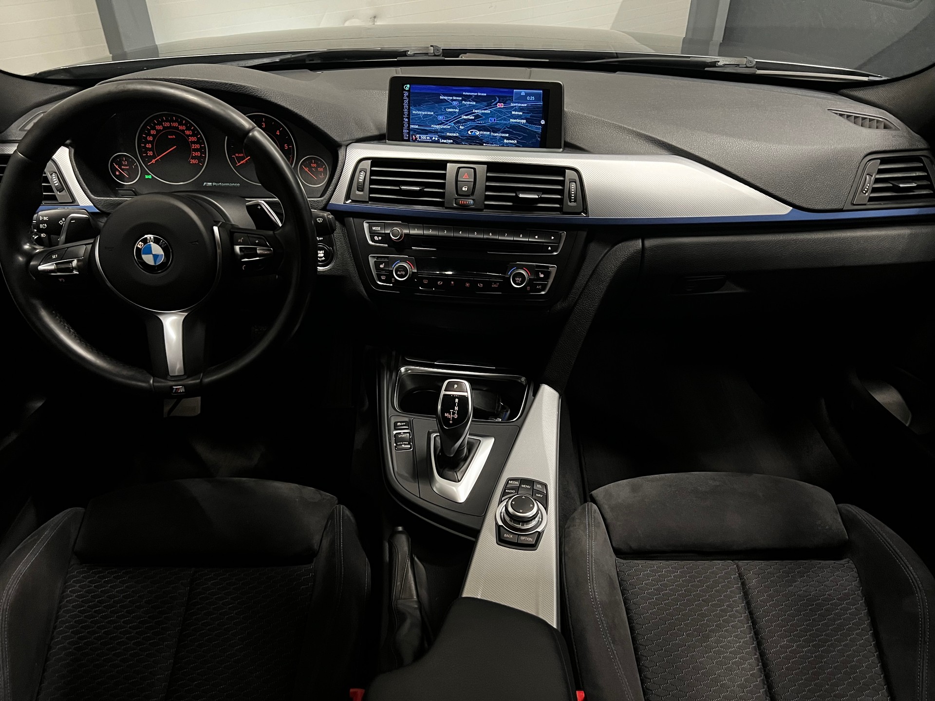 BMW 320d SAG Touring-image-7