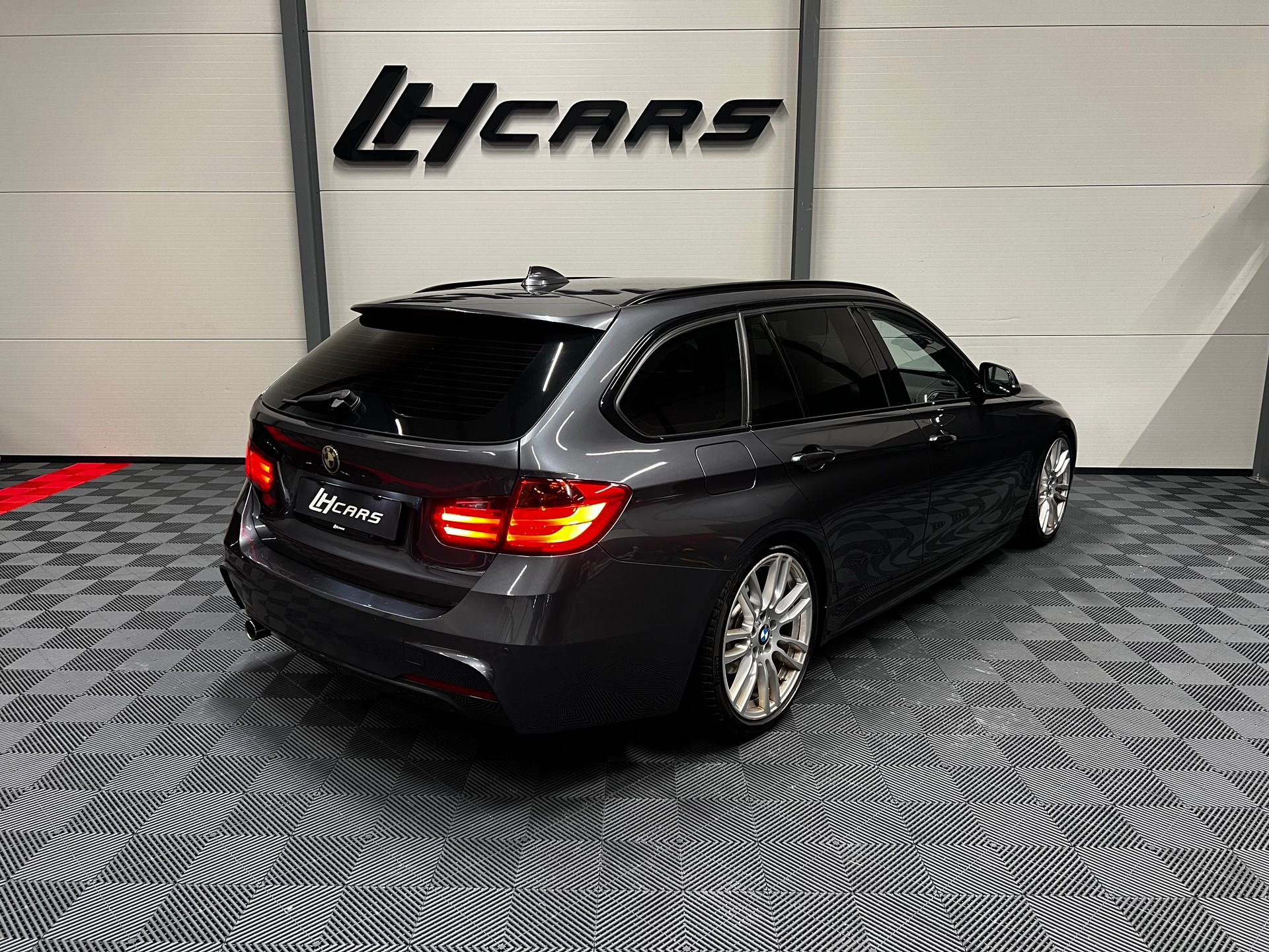 BMW 320d SAG Touring-image-3