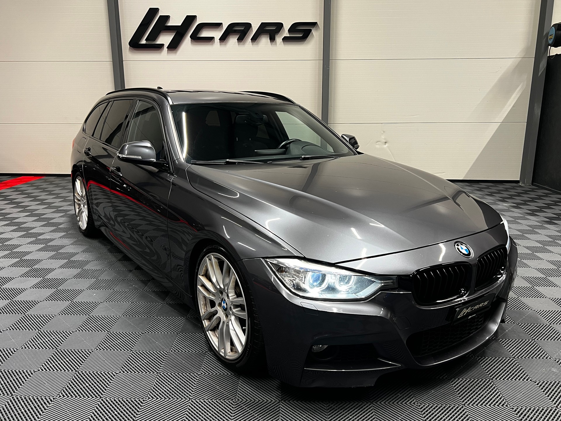 BMW 320d SAG Touring-image-5