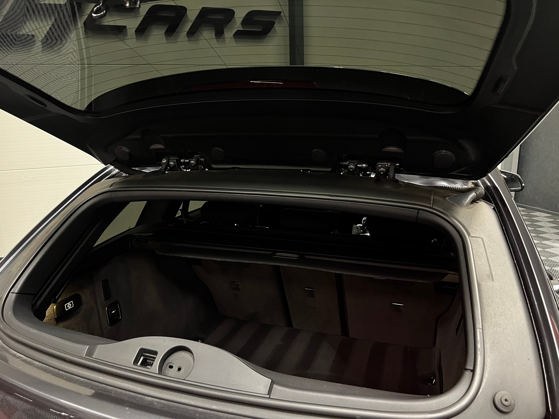 BMW 320d SAG Touring-image-14