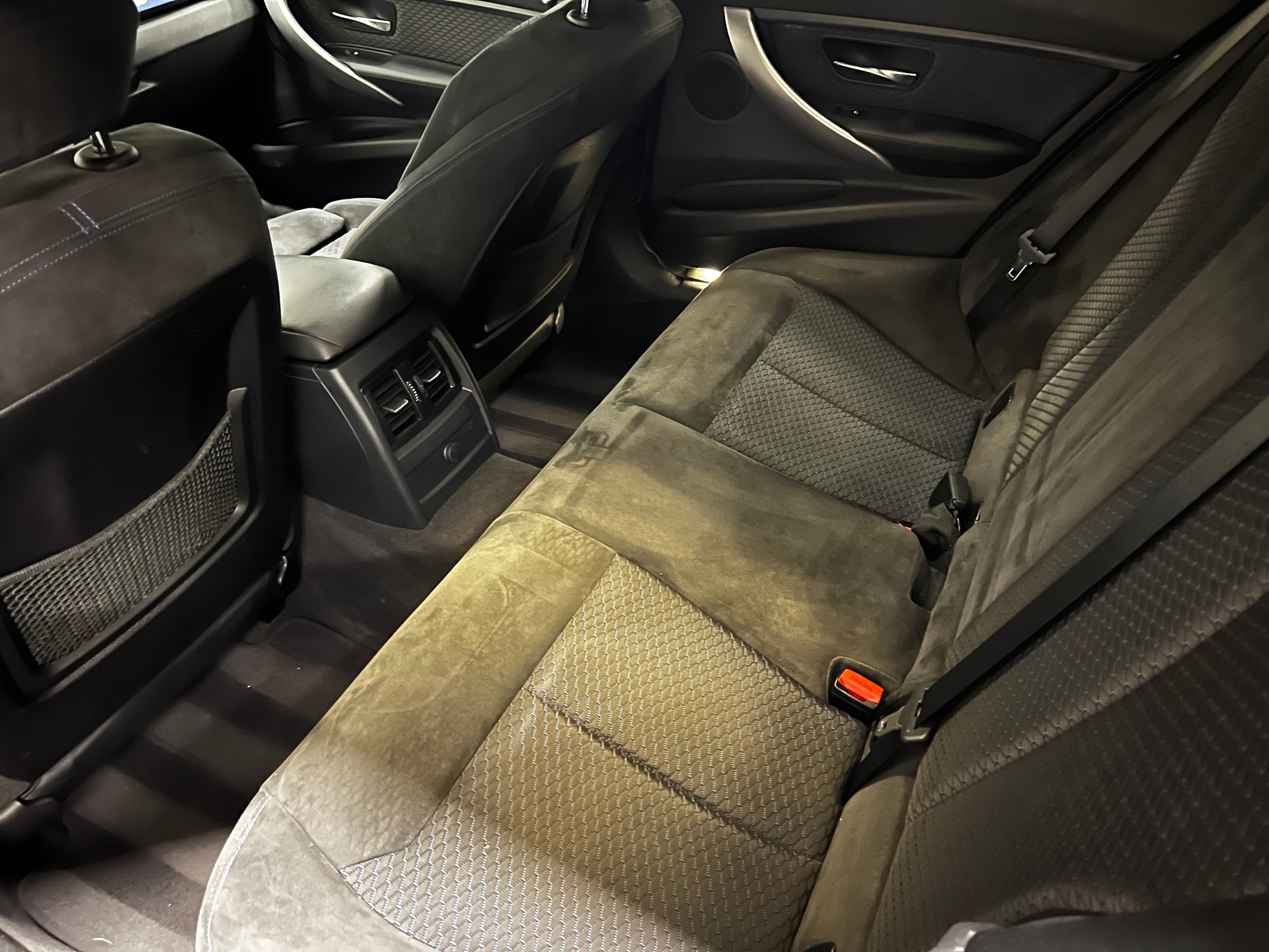 BMW 320d SAG Touring-image-15