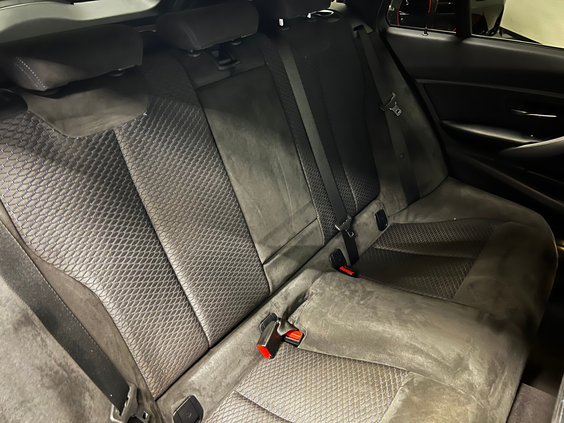 BMW 320d SAG Touring-image-11