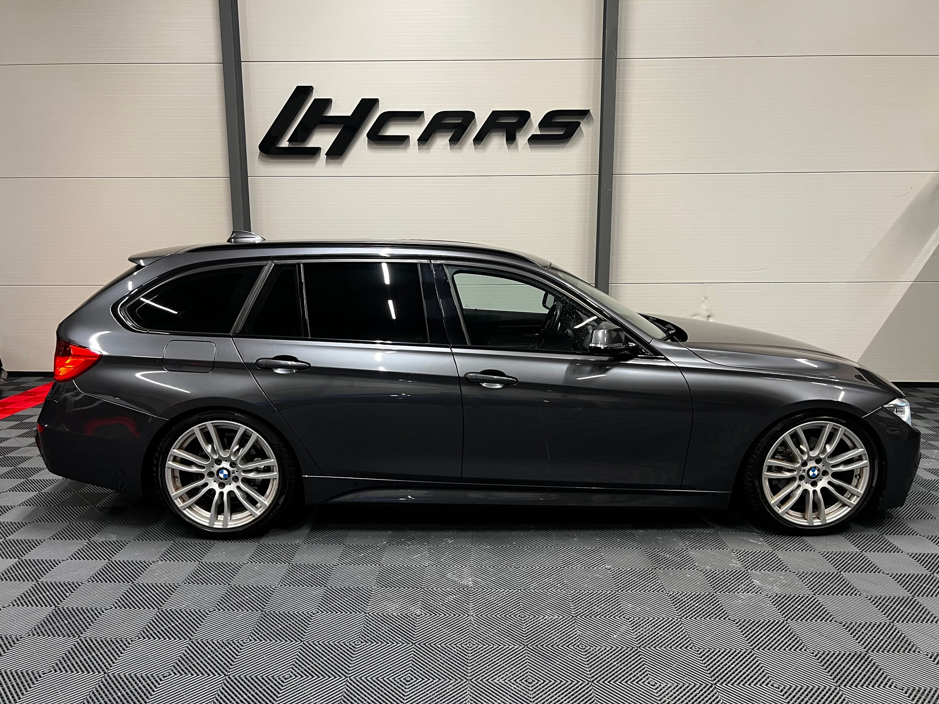BMW 320d SAG Touring-image-4