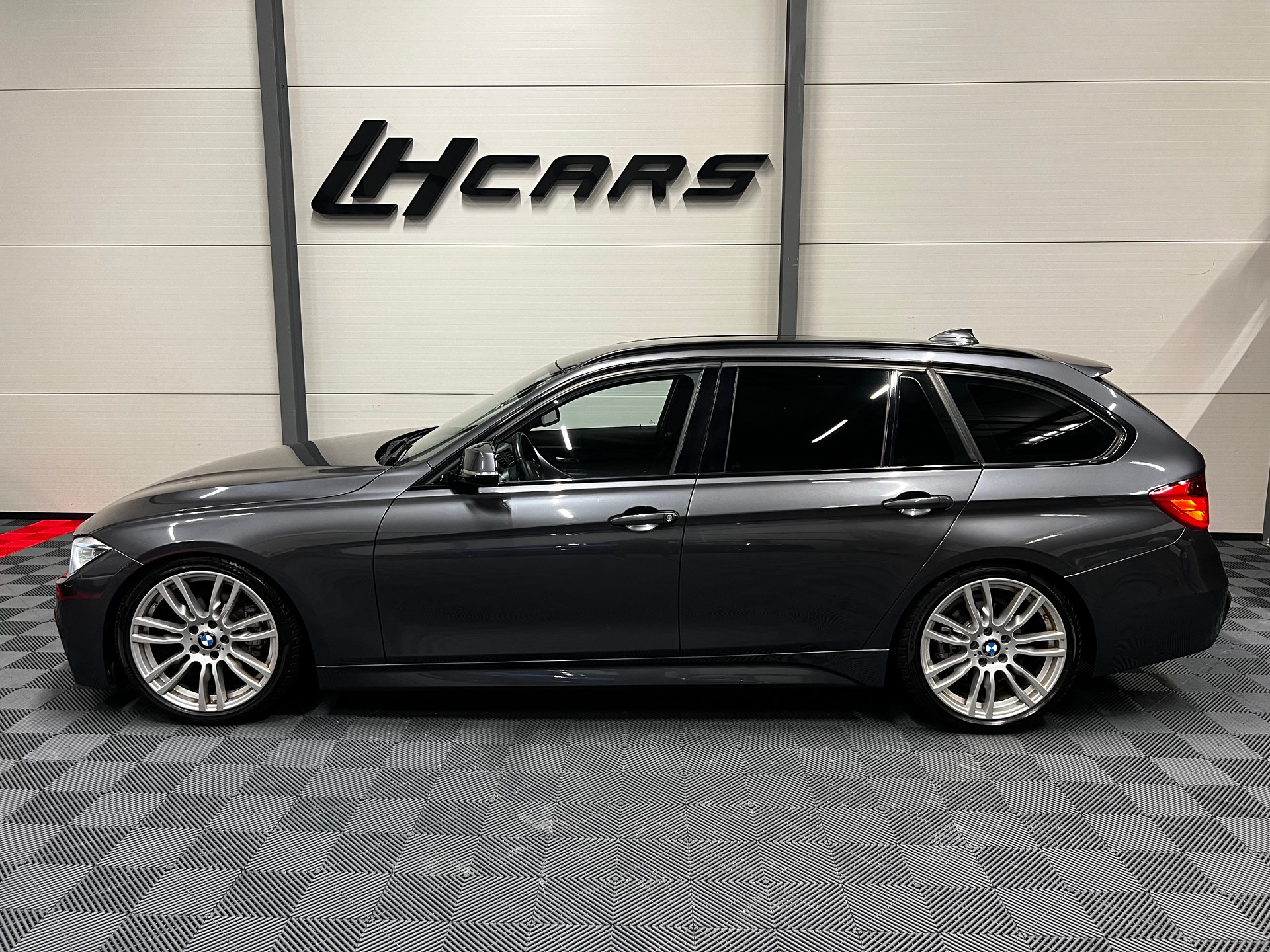 BMW 320d SAG Touring-image-1