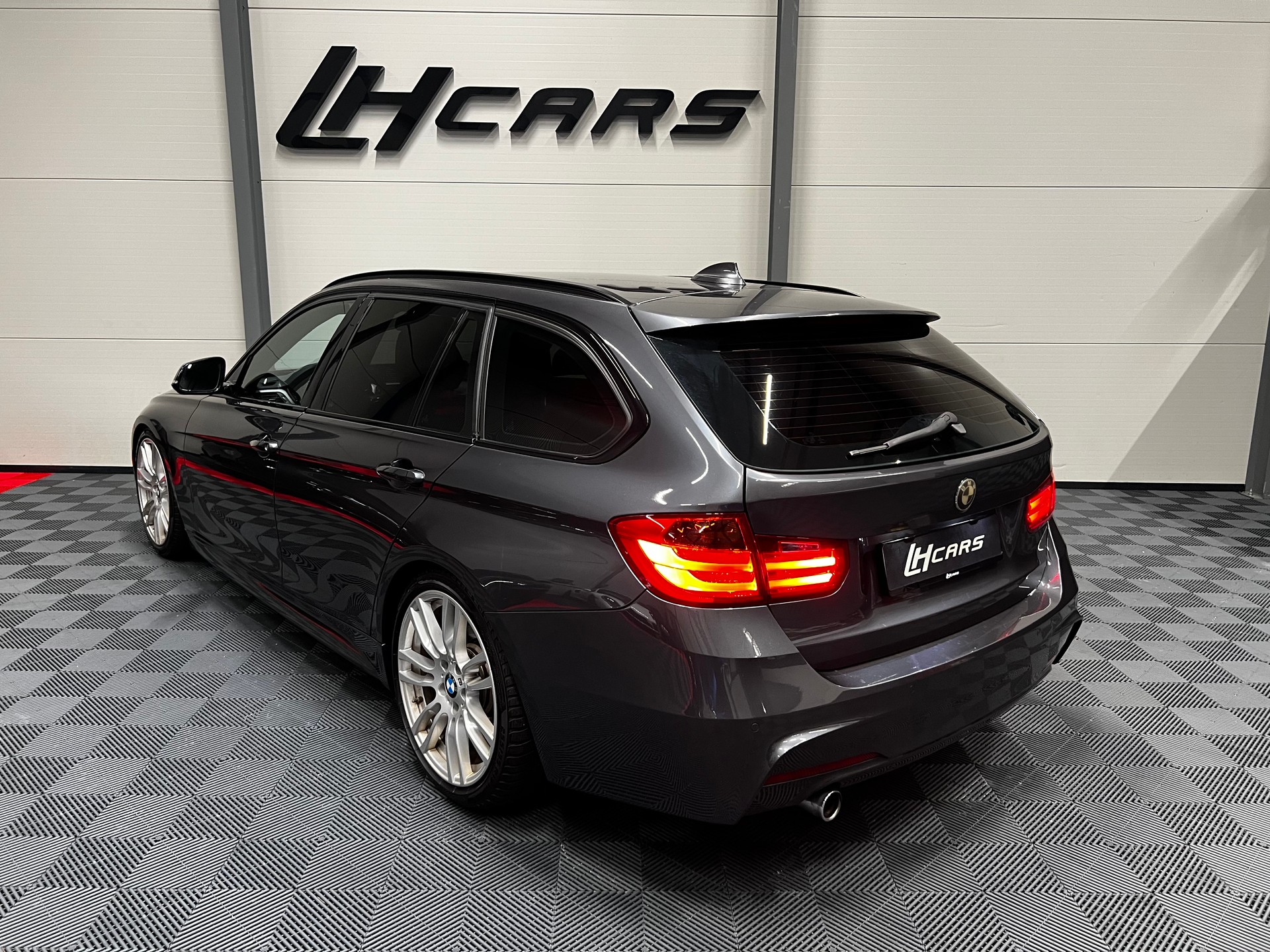 BMW 320d SAG Touring-image-2