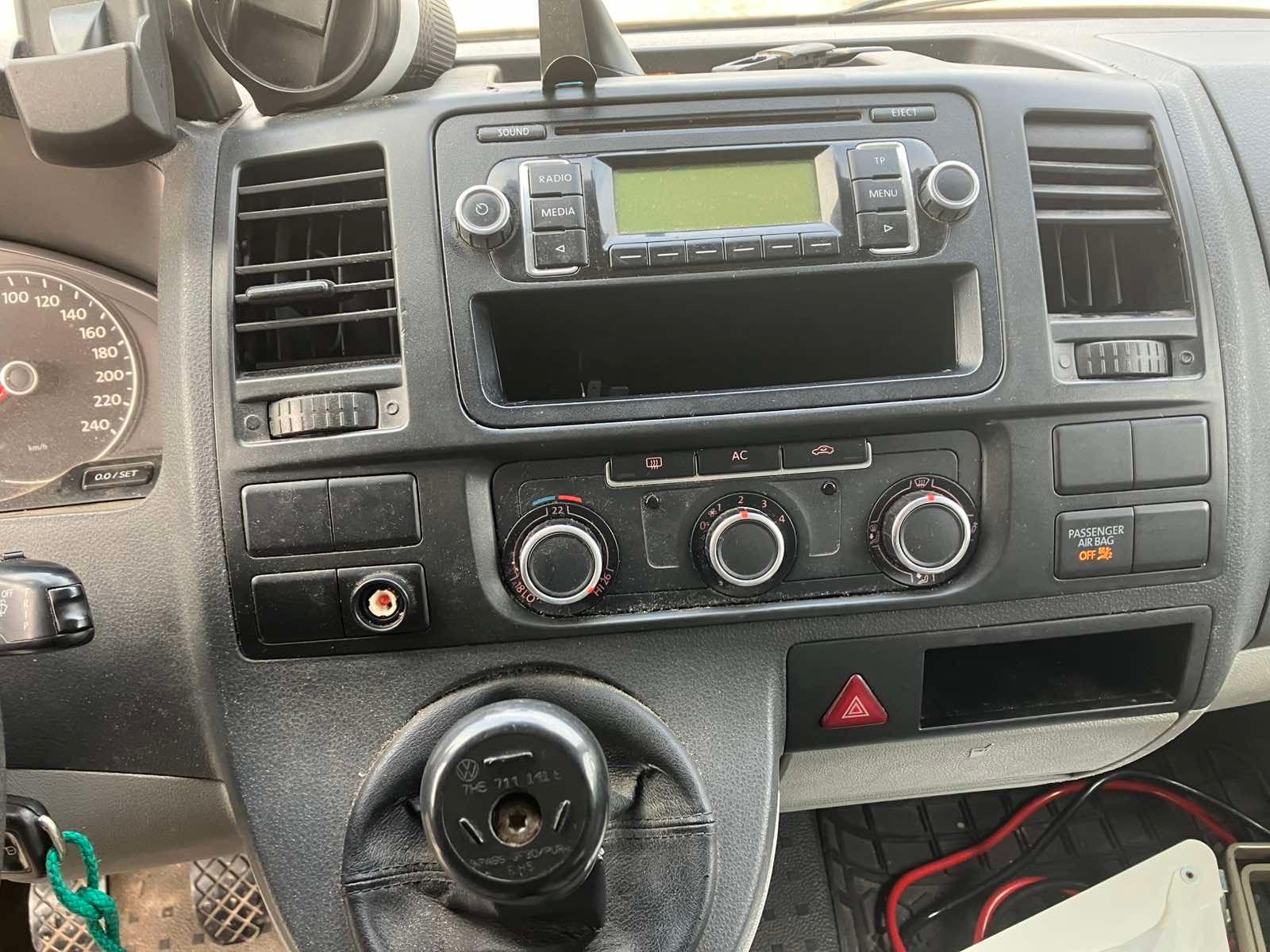 VW Kasten mit Hebebühne-image-5