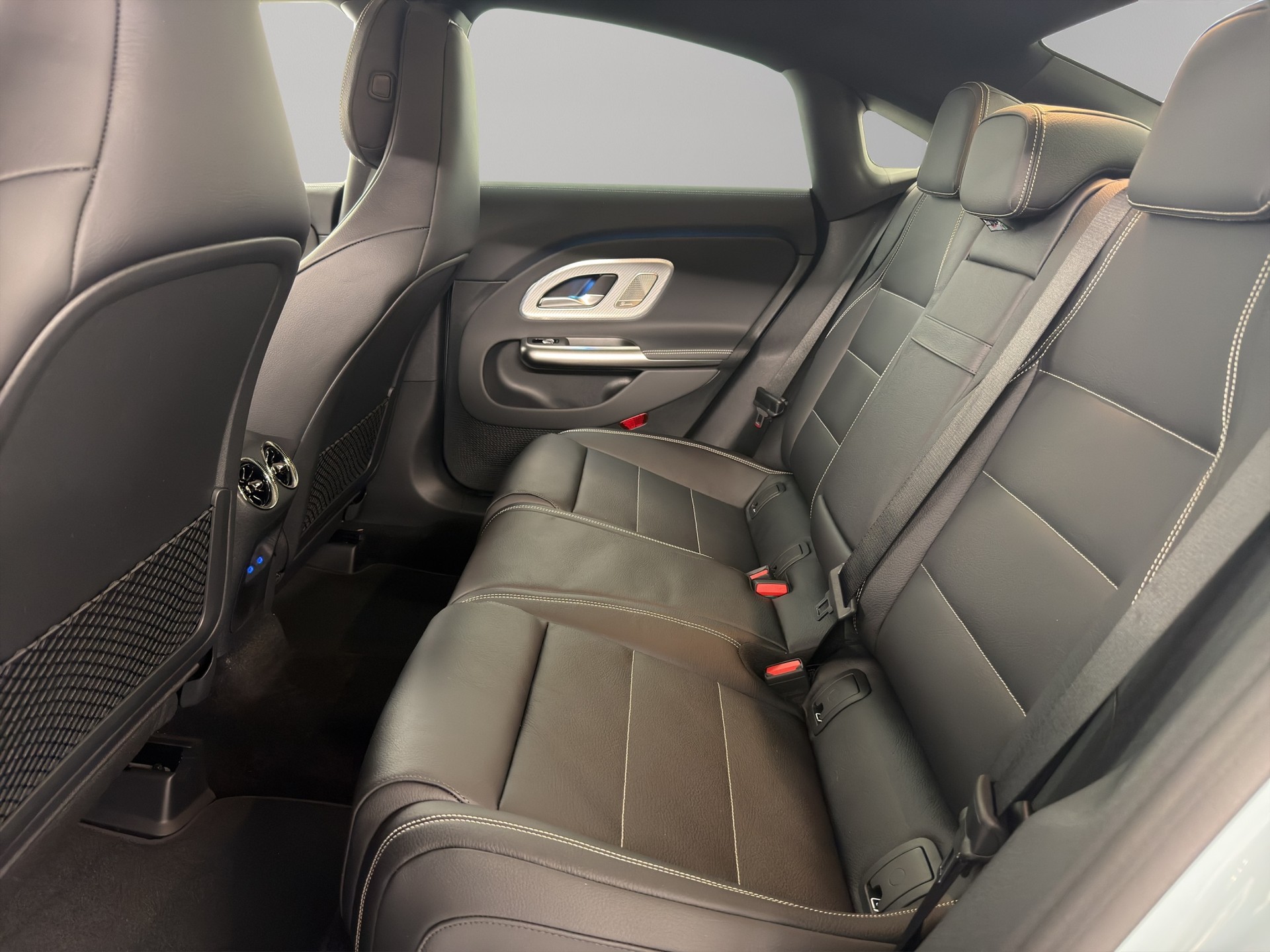 MERCEDES-BENZ CLA-Klasse C178 CLA 220 AMG Line 4matic-image-9