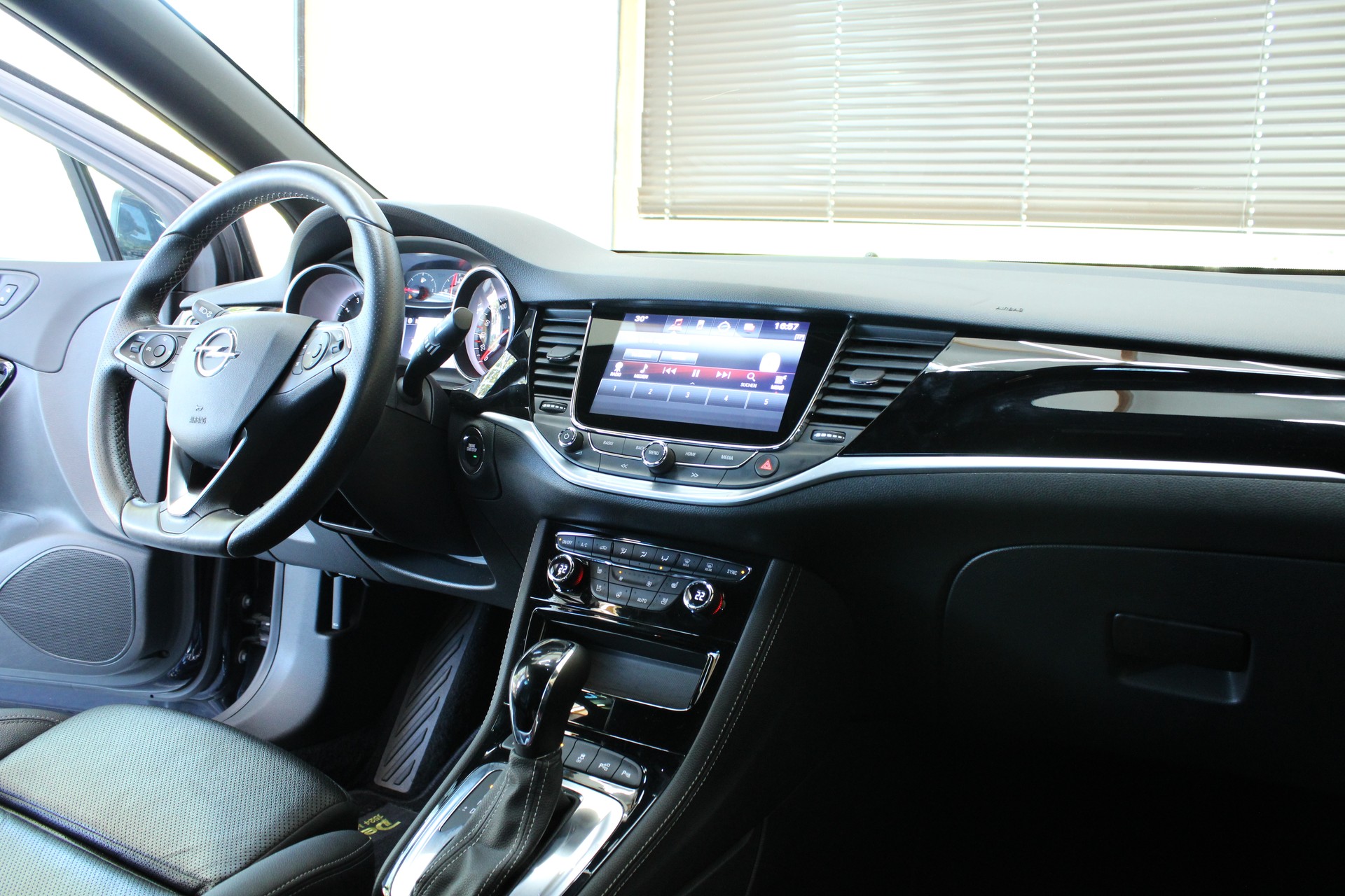 OPEL Astra 1.6i Turbo Black Edition Automatic-image-9