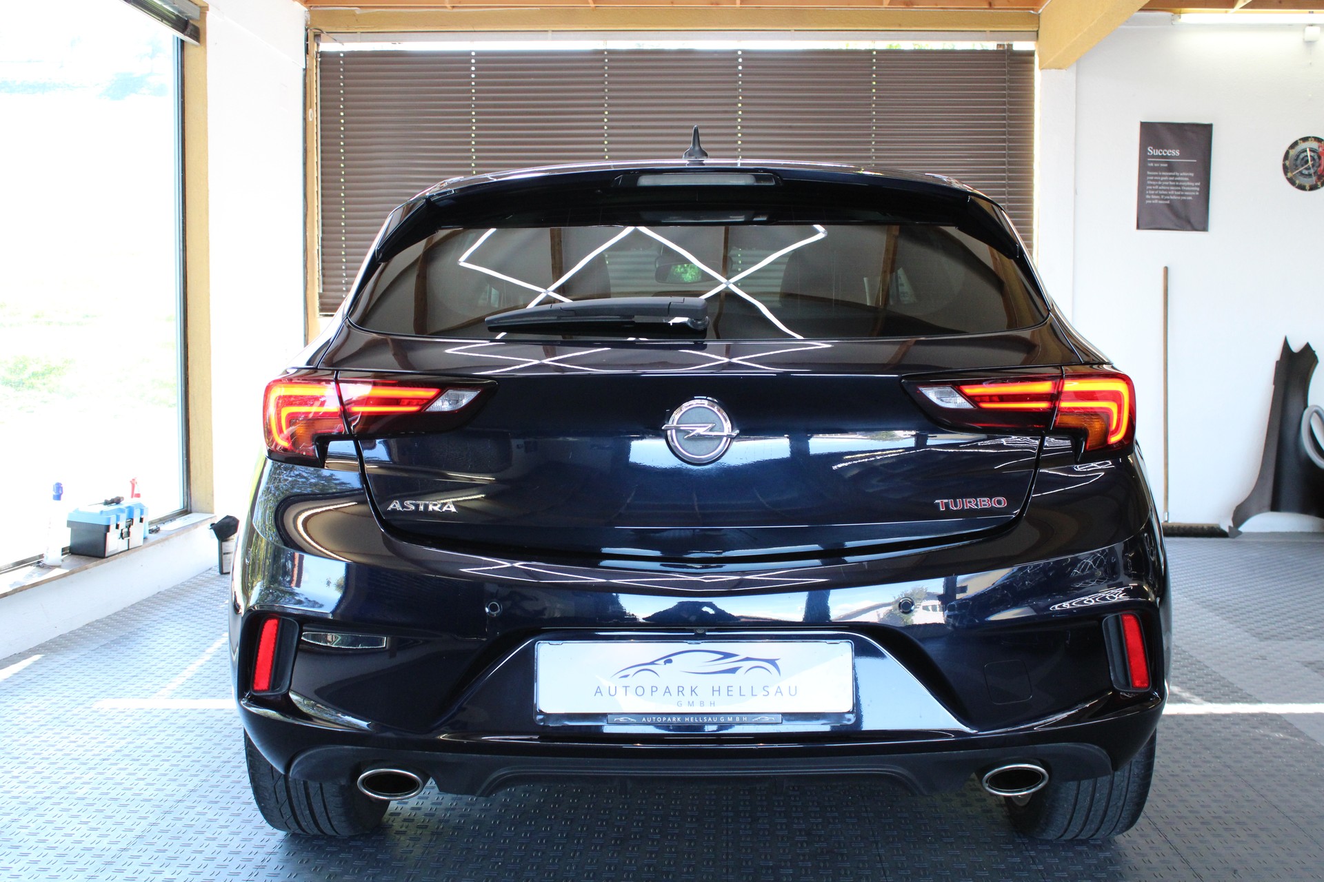 OPEL Astra 1.6i Turbo Black Edition Automatic-image-5