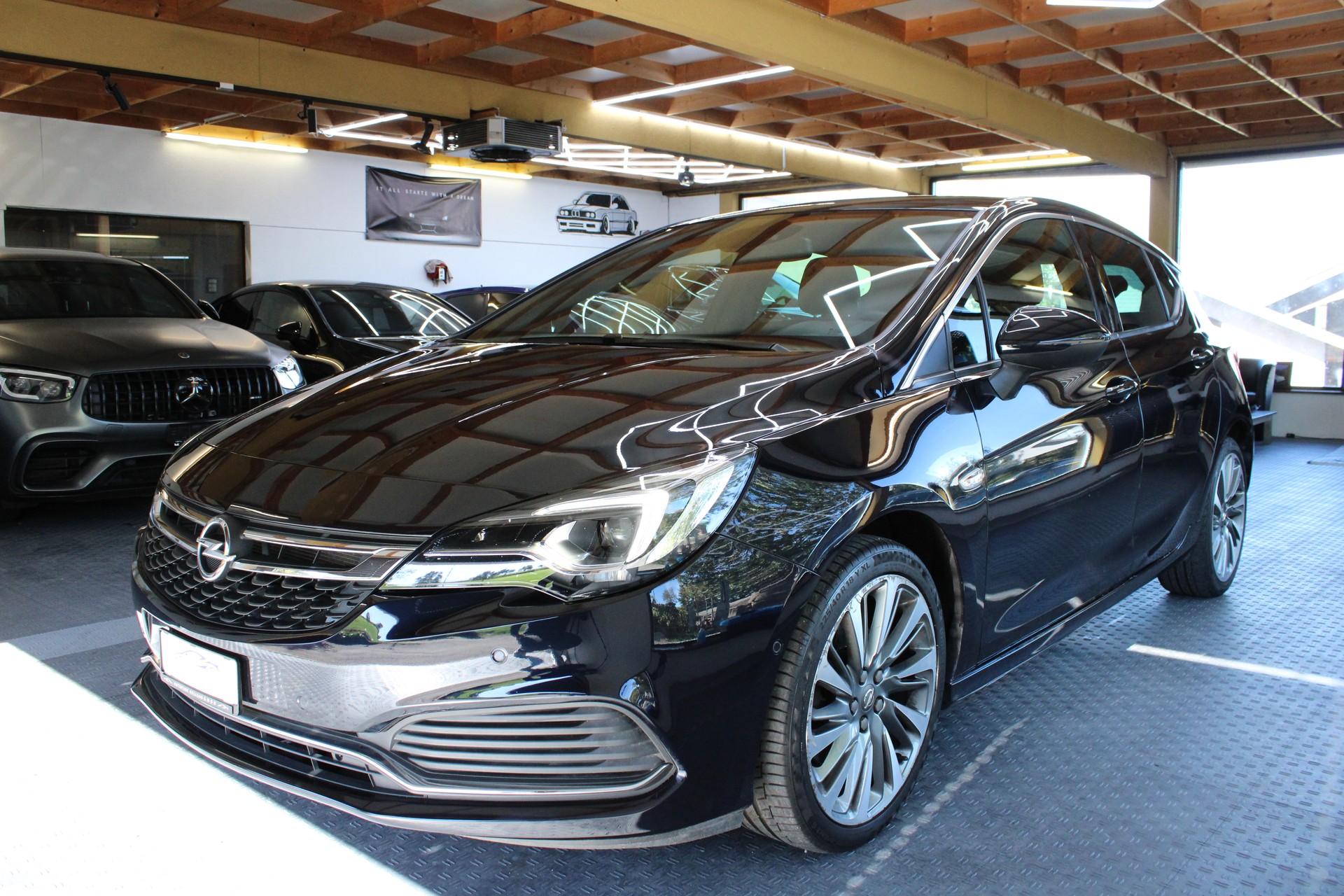 OPEL Astra 1.6i Turbo Black Edition Automatic-image-0