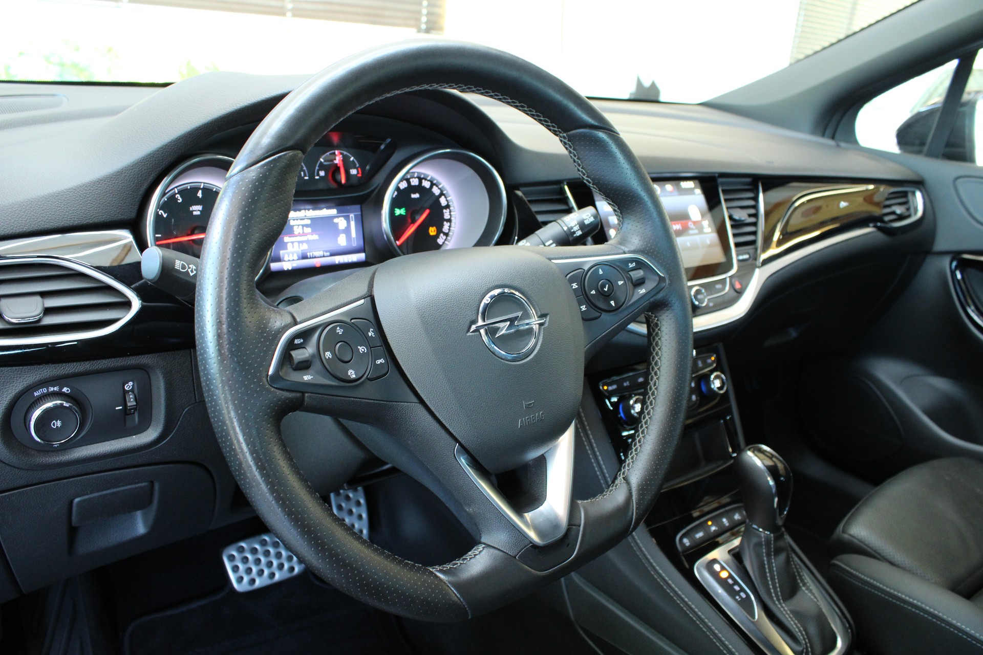 OPEL Astra 1.6i Turbo Black Edition Automatic-image-8