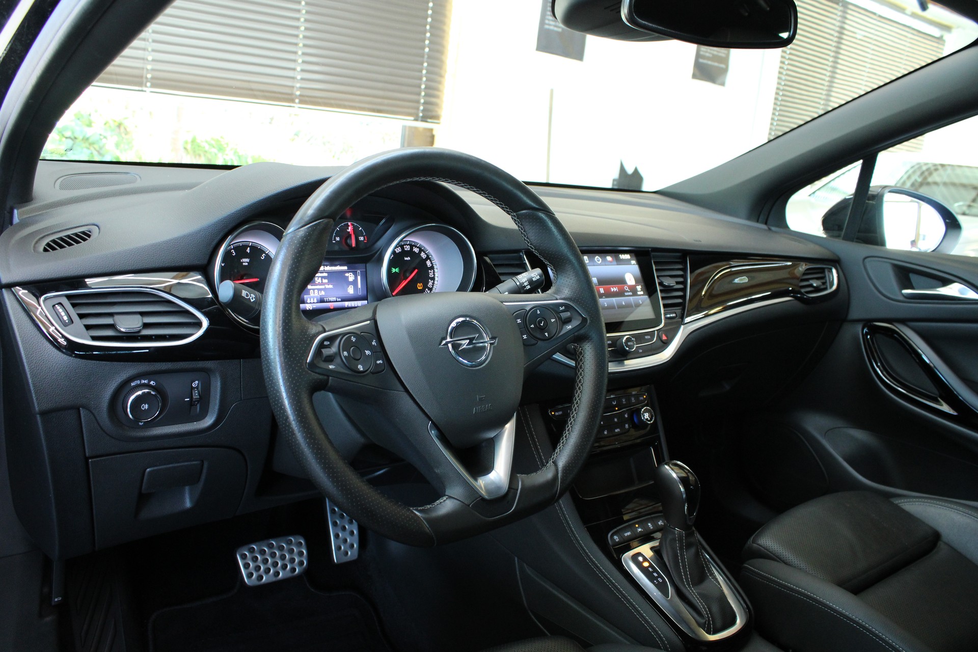 OPEL Astra 1.6i Turbo Black Edition Automatic-image-7