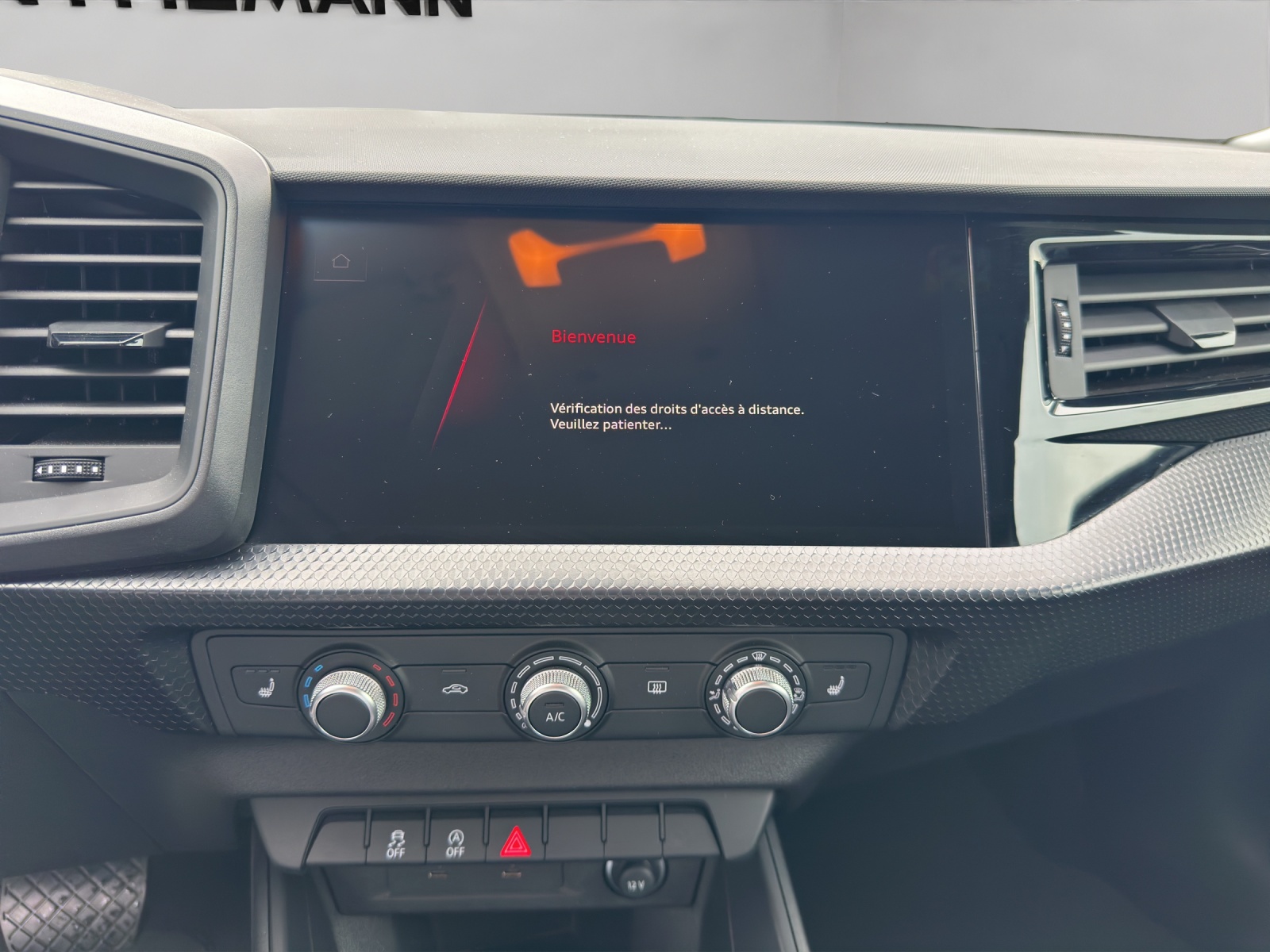 AUDI A1 Sportback 30 TFSI Attraction S-tronic-image-11