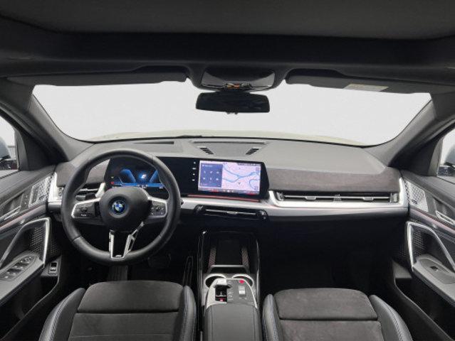 BMW iX2 U10 30 xDrive-image-10