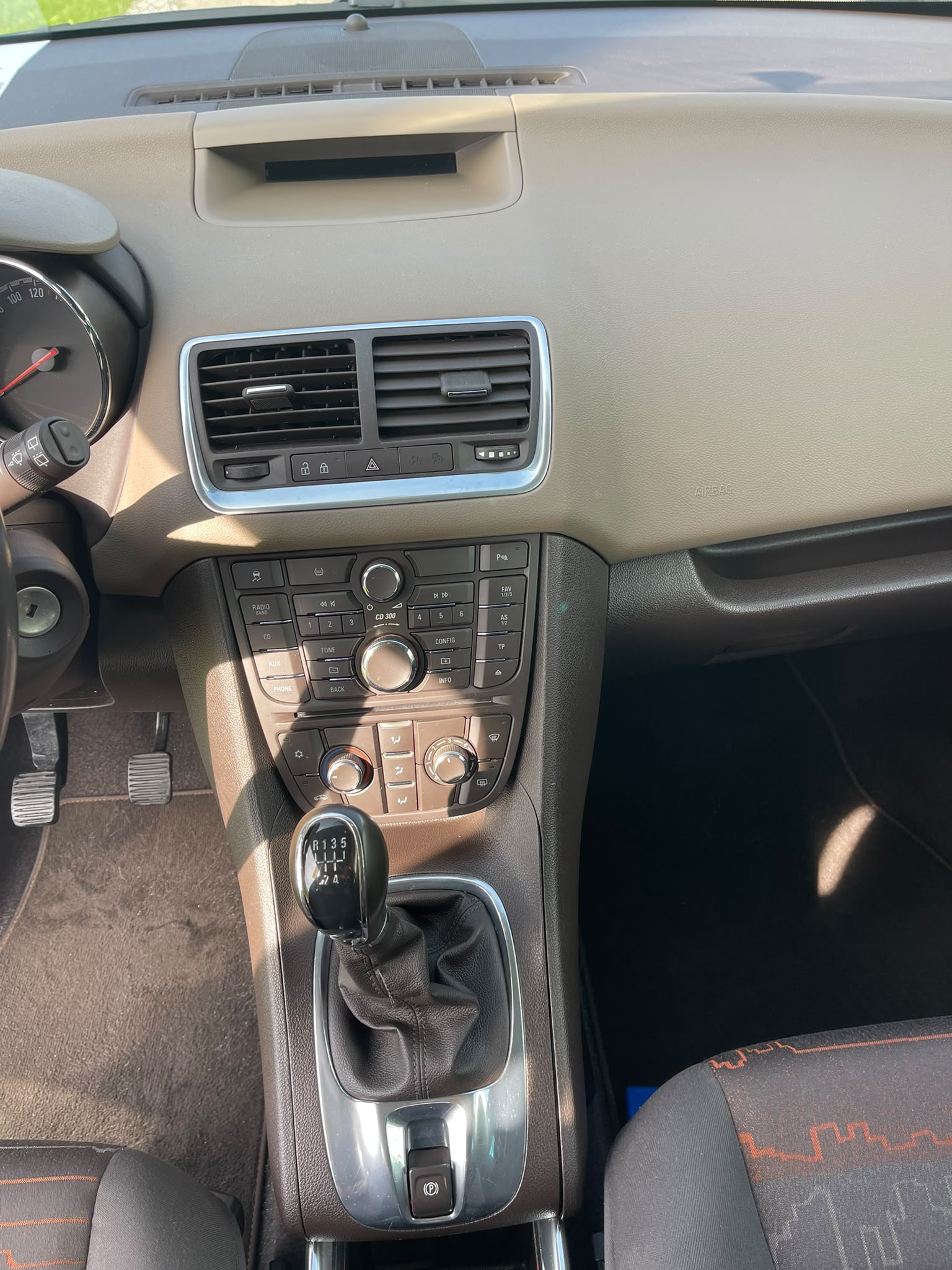 OPEL Meriva 1.4 Turbo Enjoy-image-8
