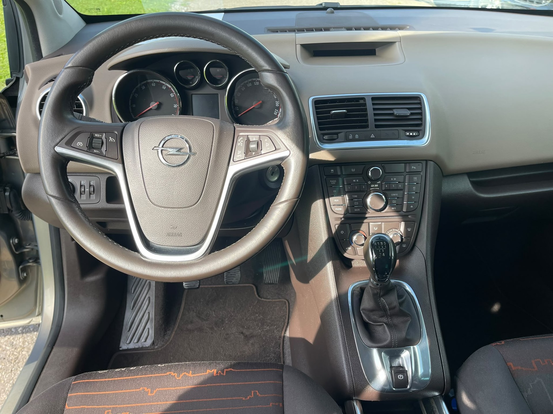 OPEL Meriva 1.4 Turbo Enjoy-image-6